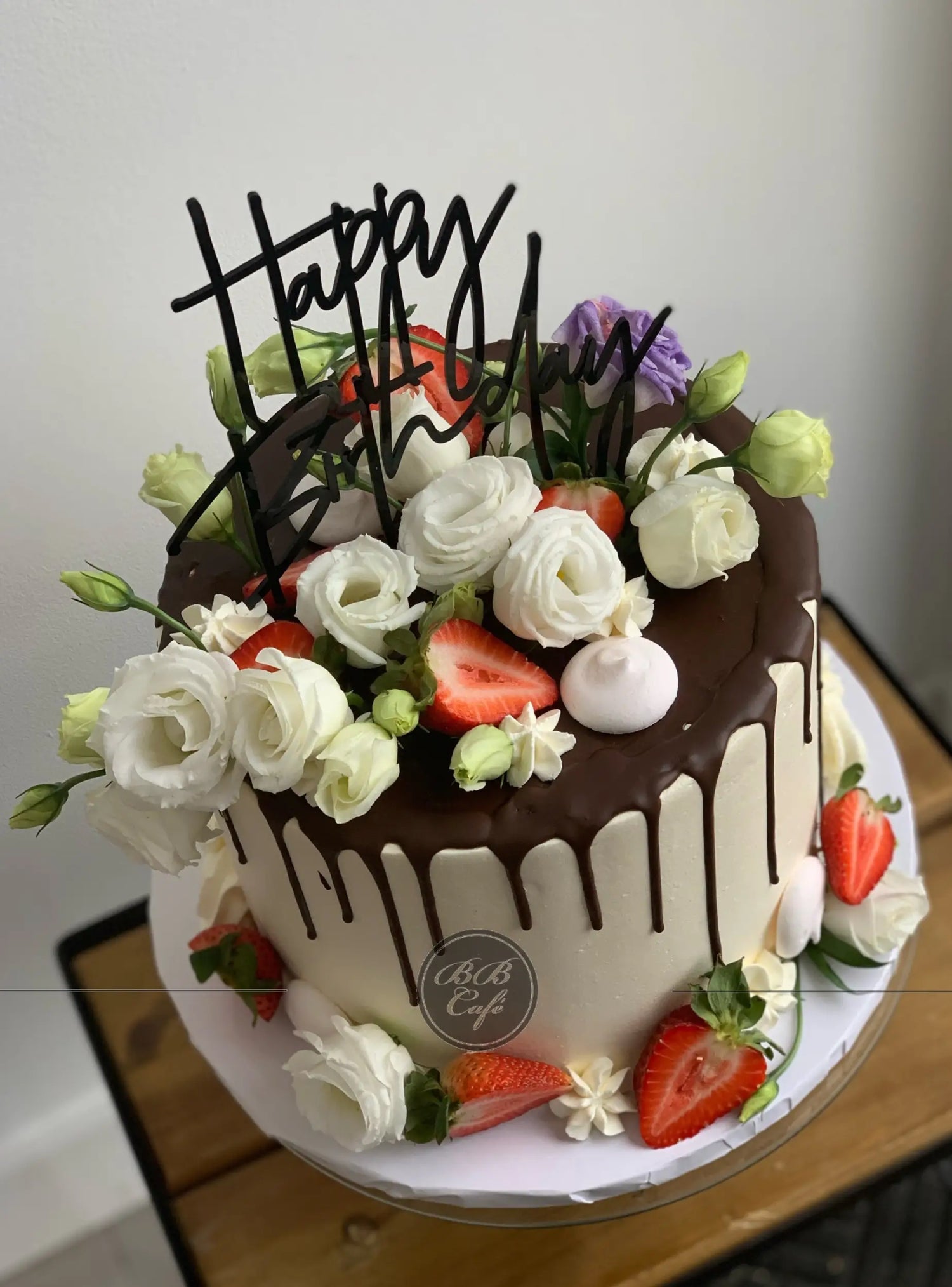 Ganache drips &amp; fresh flowers - custom cake