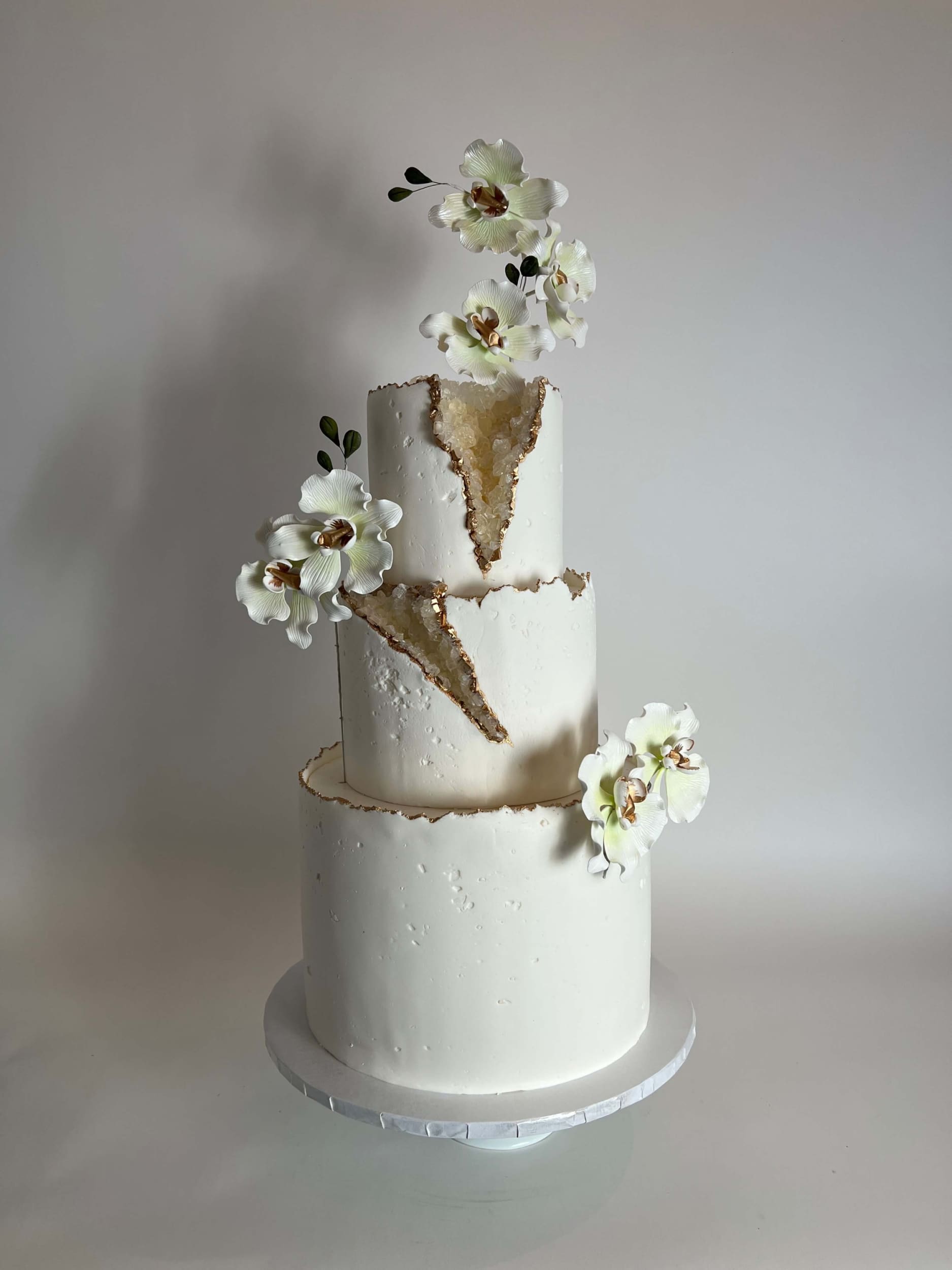Geode and sugar orchids - wedding cake