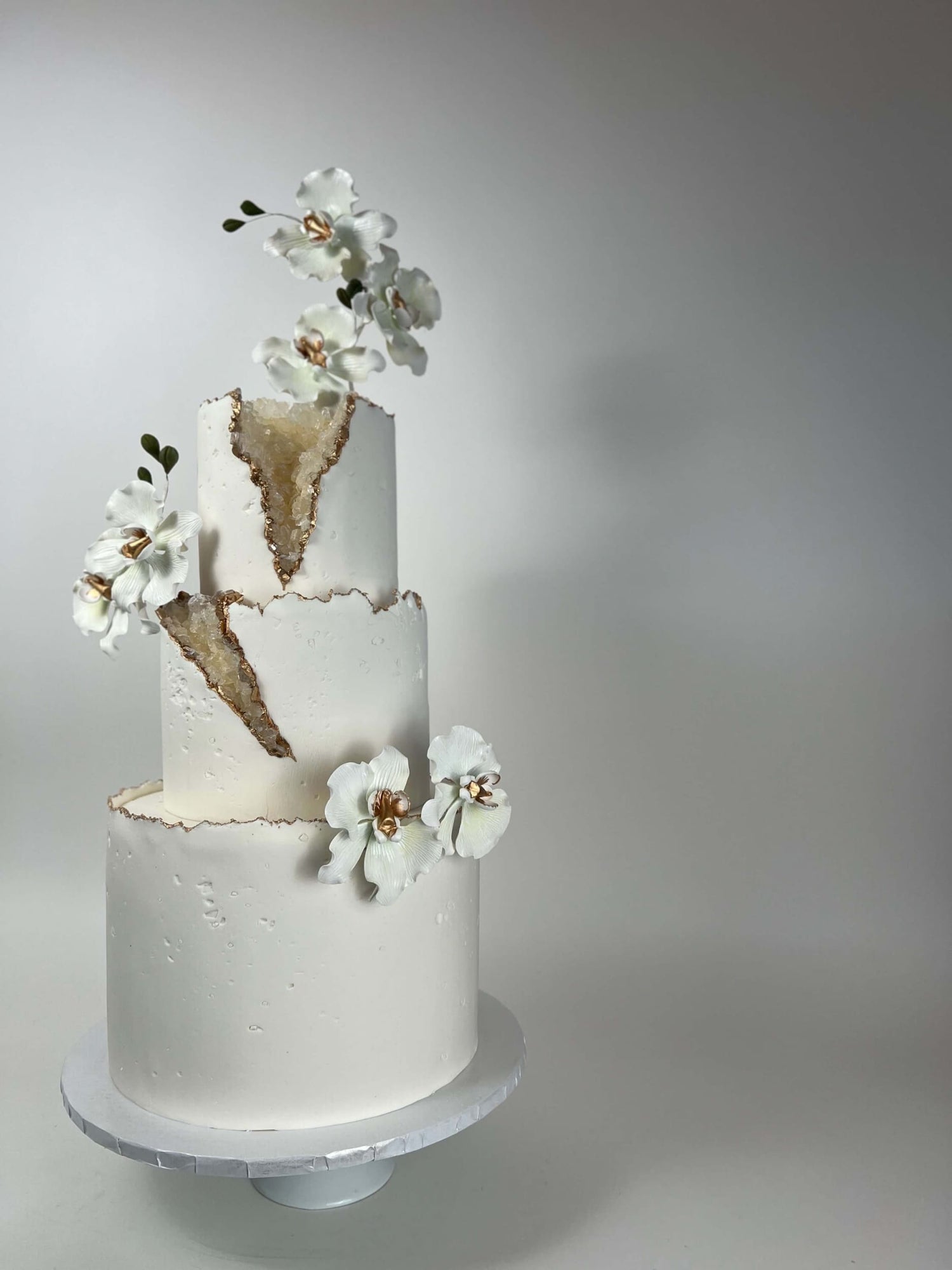 Geode and sugar orchids - wedding cake