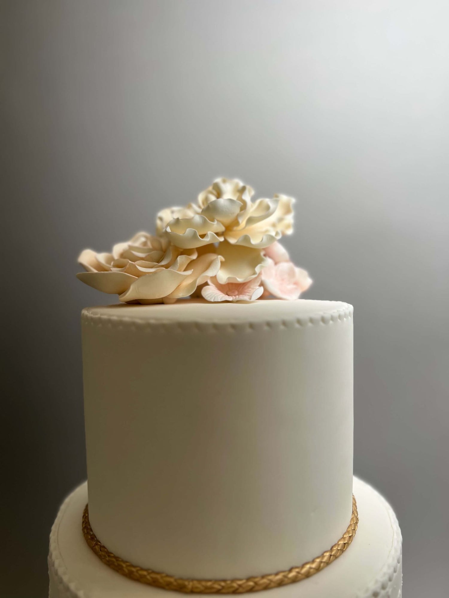 Gold rope and sugar flowers - wedding cake