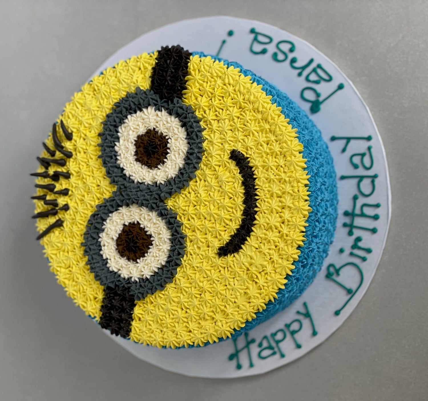 Hand piped minion face on buttercream - custom cake