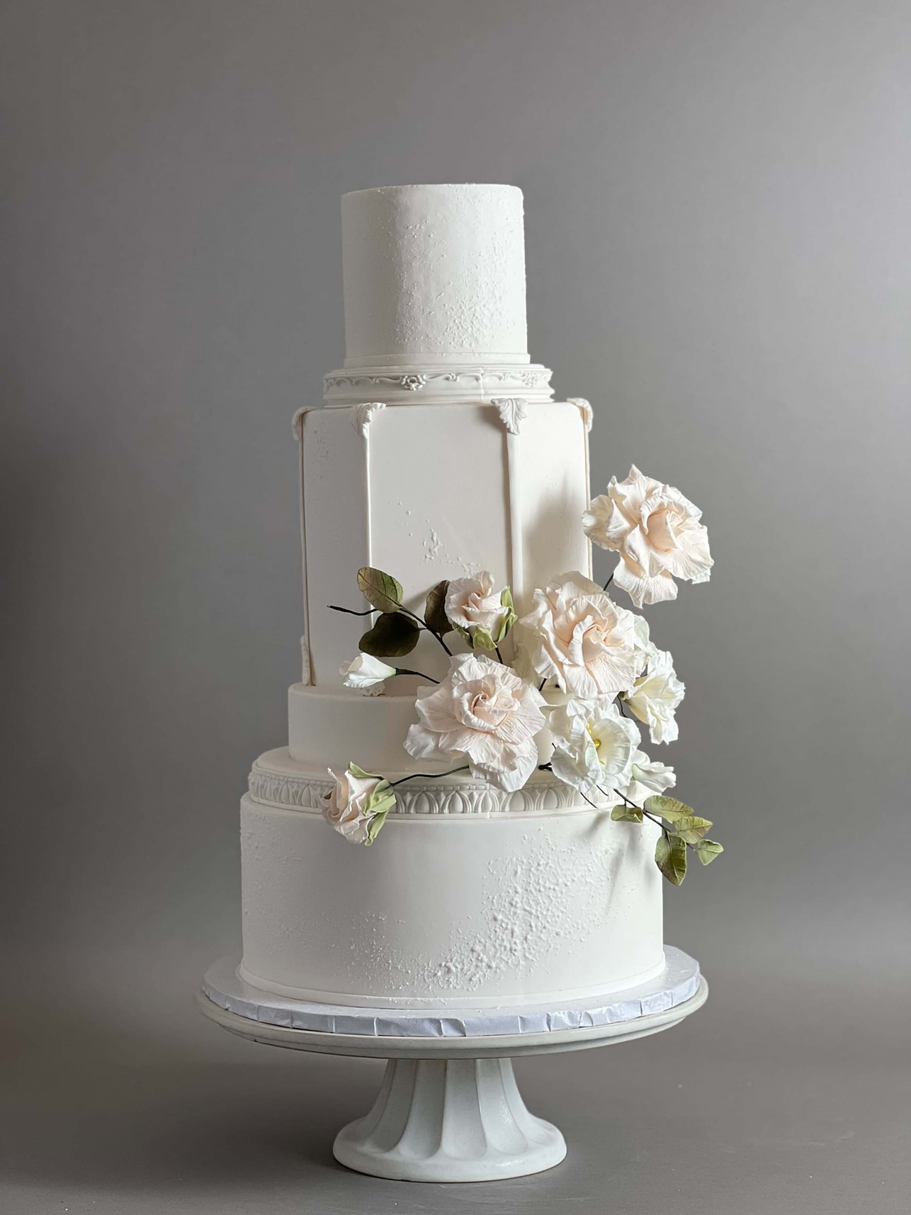 Hexagon &amp; sugar flowers - wedding cake