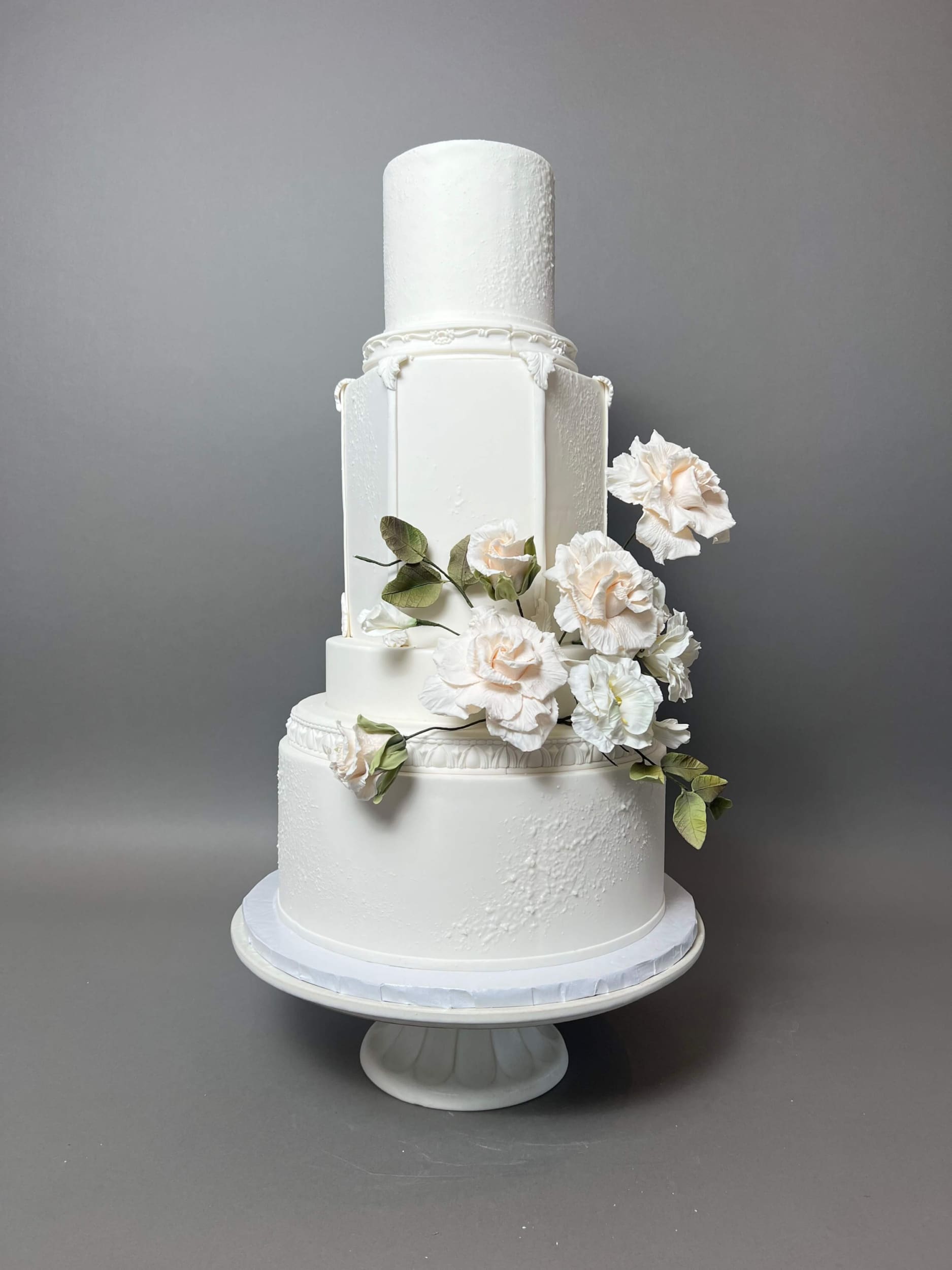 Hexagon &amp; sugar flowers - wedding cake