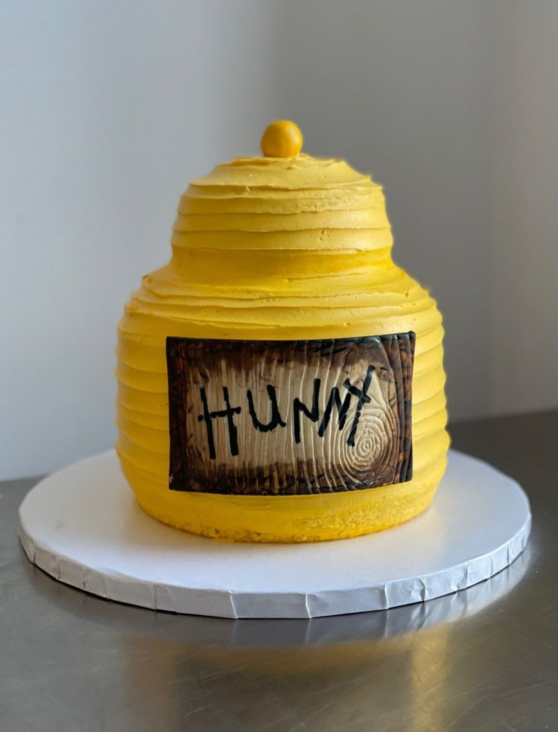 Honey pot in buttercream - custom cake