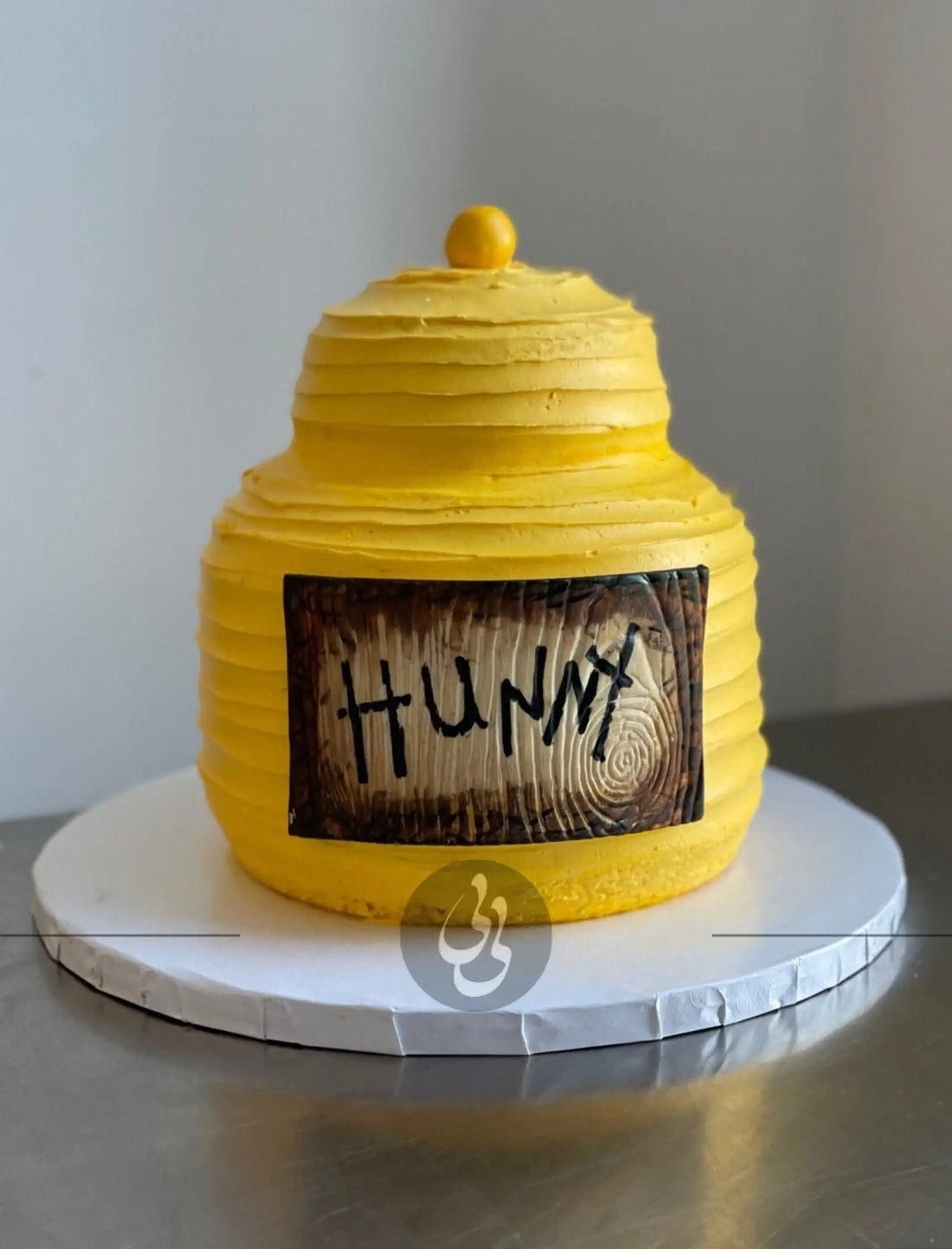 Honey pot in buttercream - custom cake