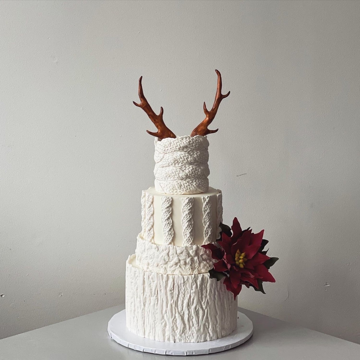 Knit &amp; antlers holiday cake - wedding cake