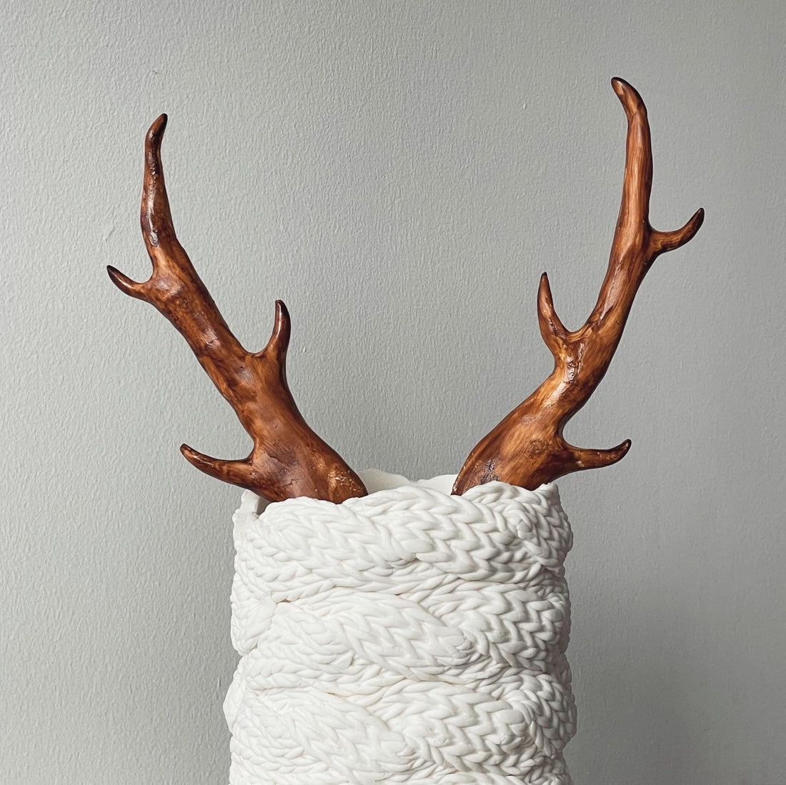 Knit &amp; antlers holiday cake - wedding cake