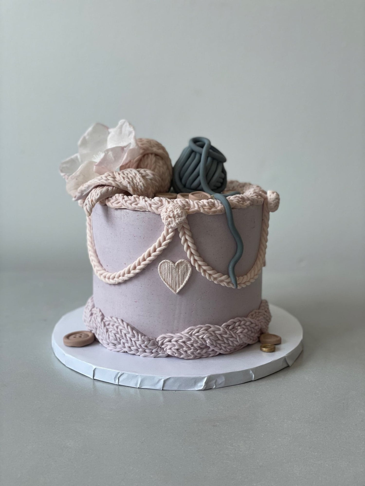 Knitting on buttercream - custom cake