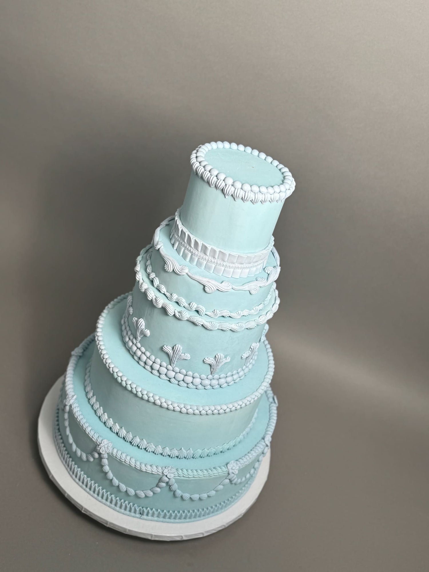 Lambeth in fondant - wedding cake