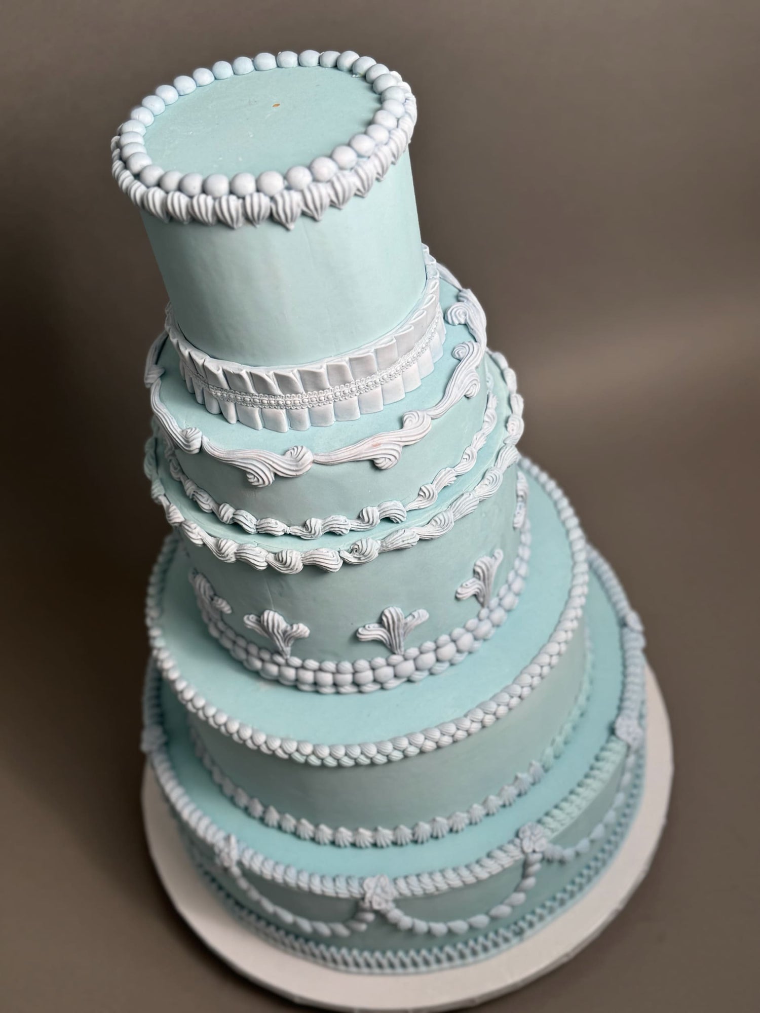 Lambeth in fondant - wedding cake