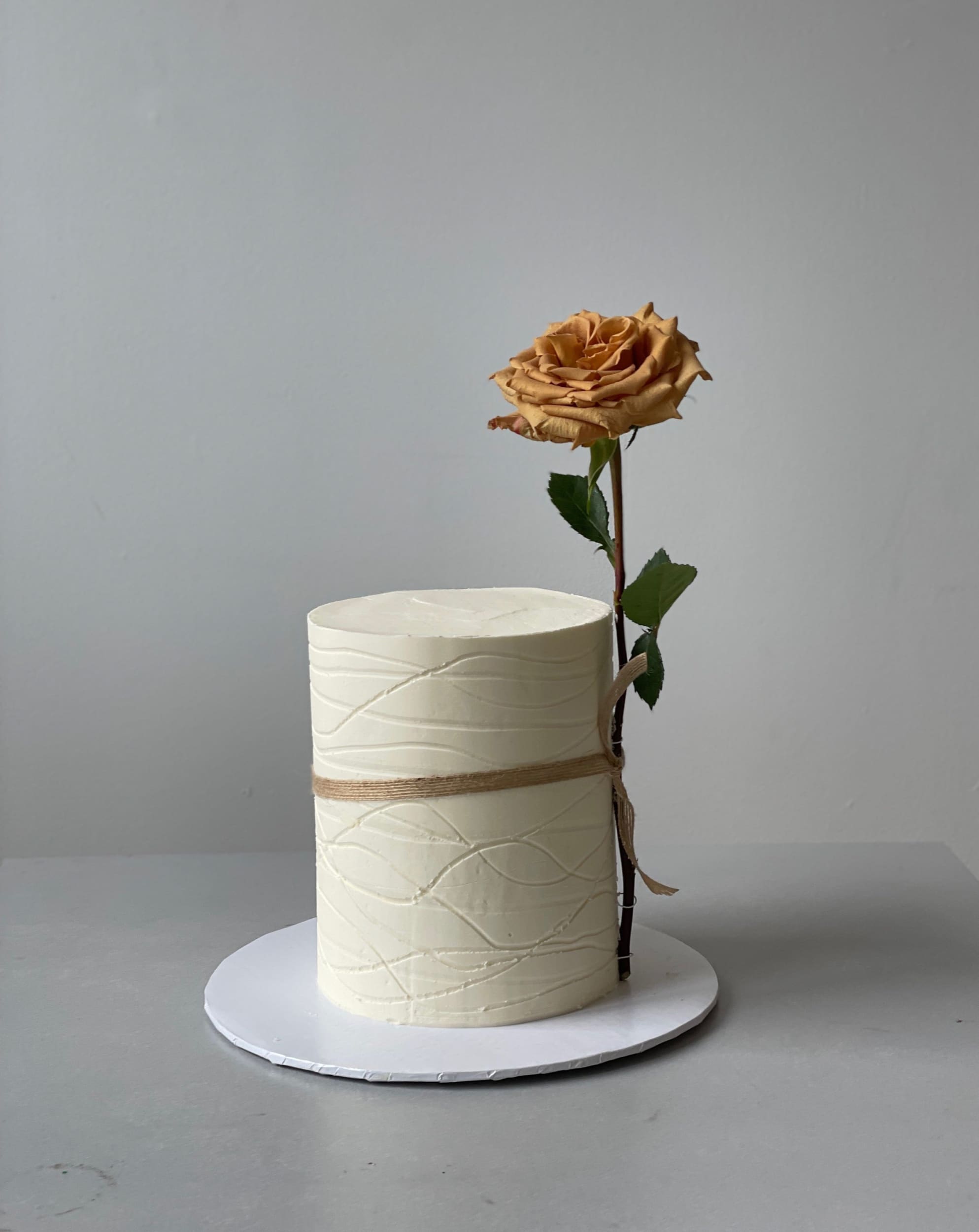 Long stem rose on buttercream - custom cake