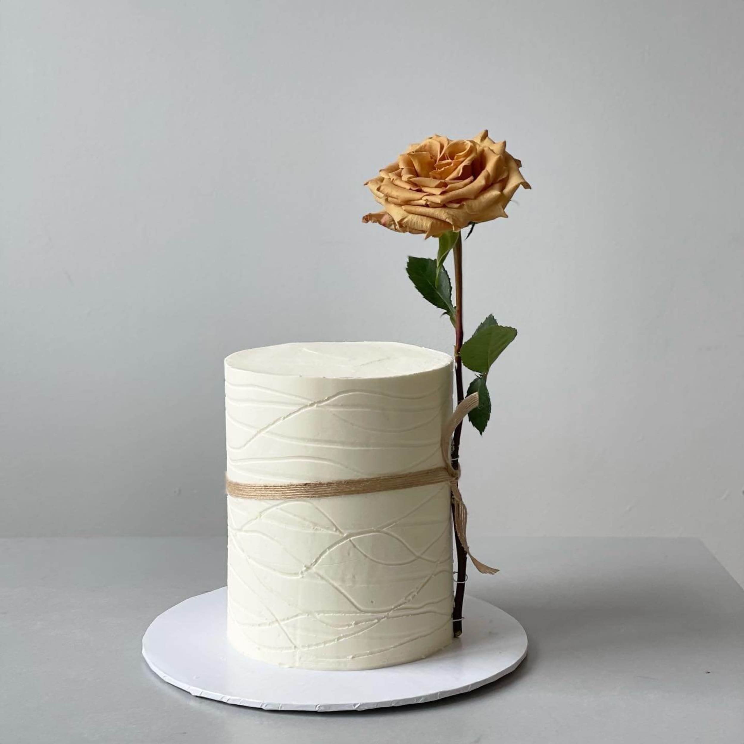 Long stem rose on buttercream - custom cake
