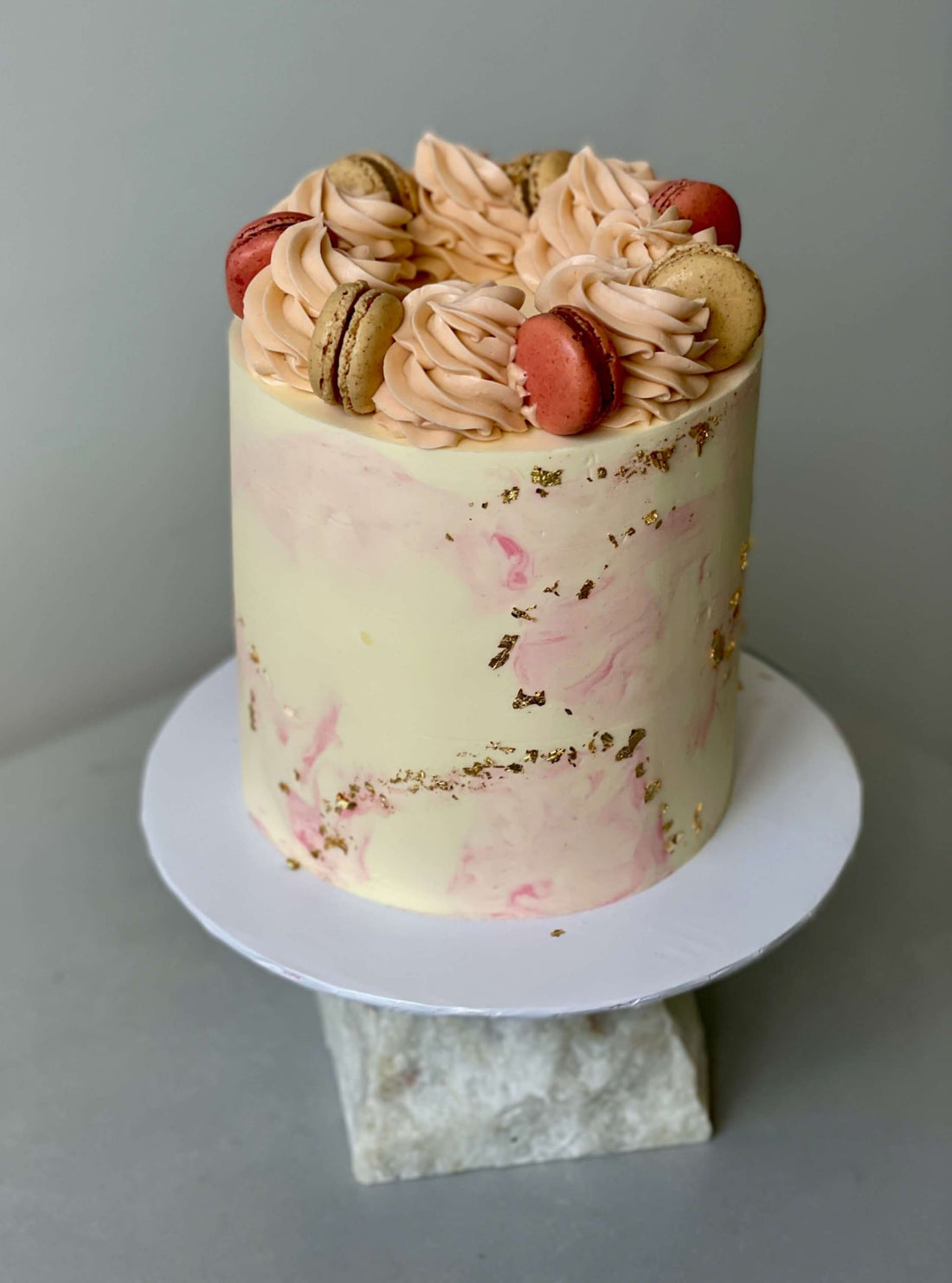 Macarons &amp; gold foil on marble buttercream - custom cake