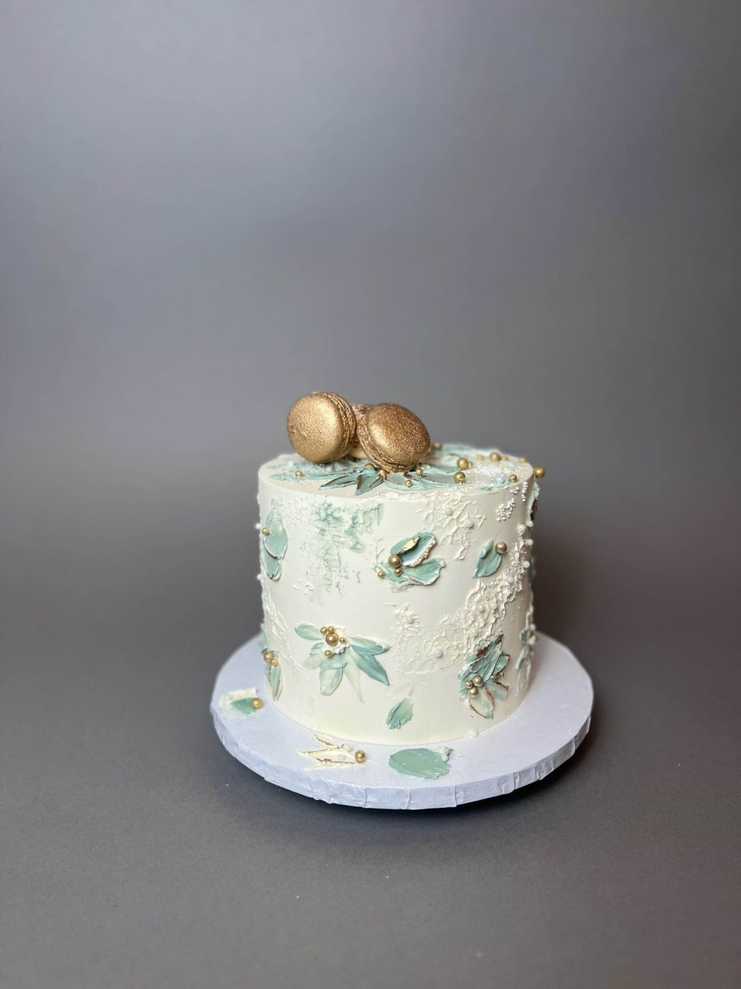 Macarons on pallet knife buttercream - custom cake