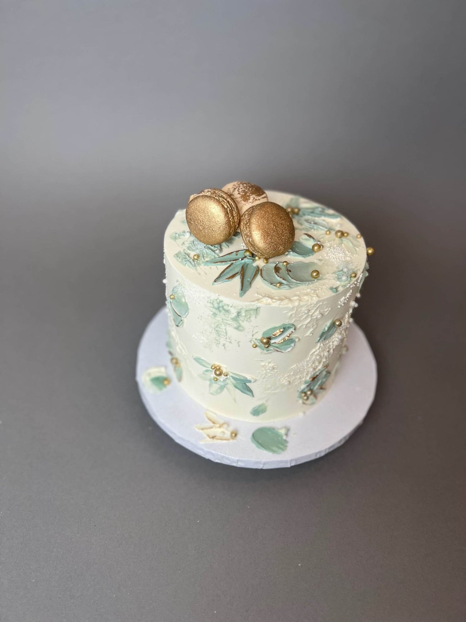 Macarons on pallet knife buttercream - custom cake