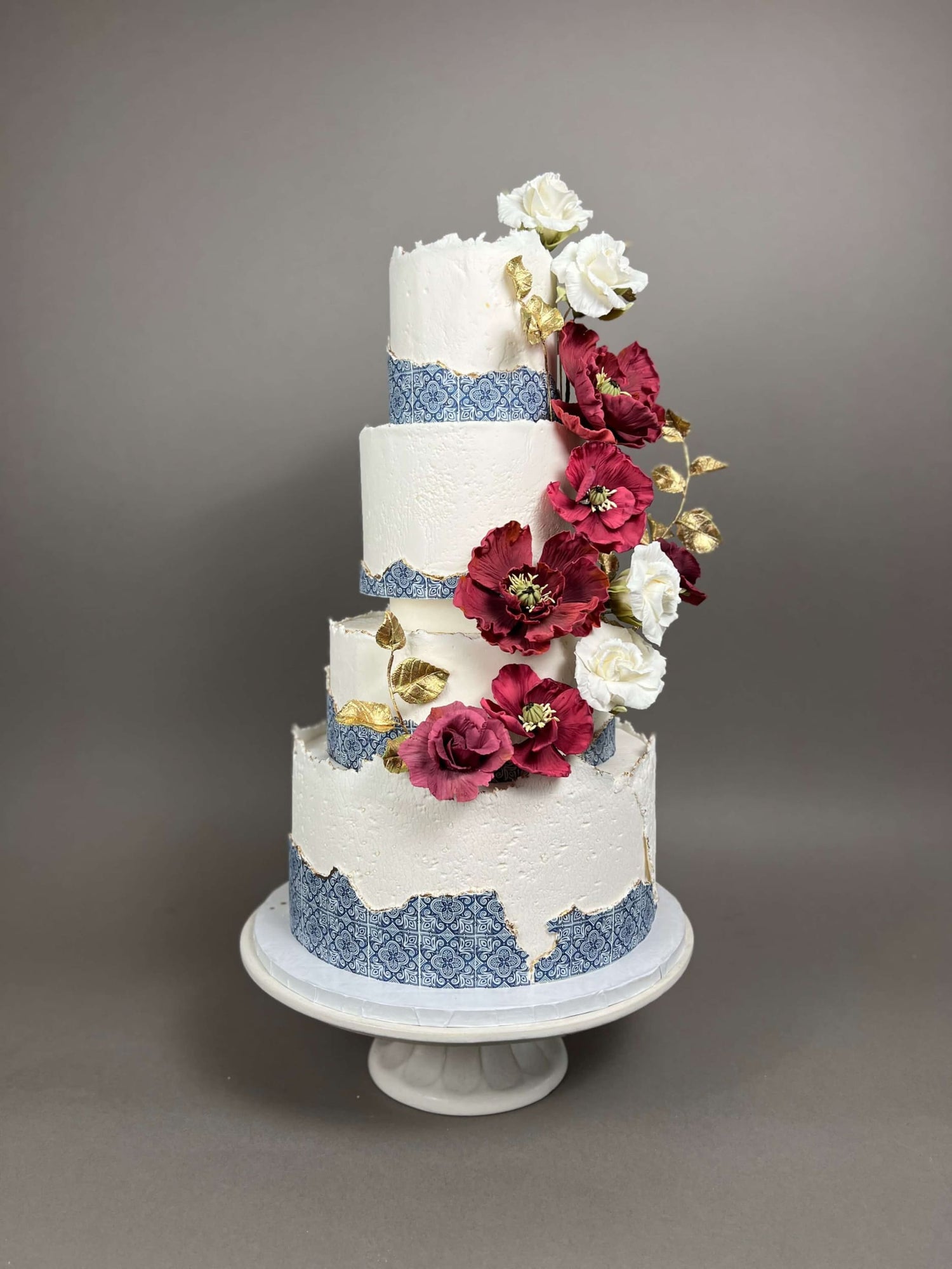 Mediterranean tiles &amp; sugar flowers - wedding cake