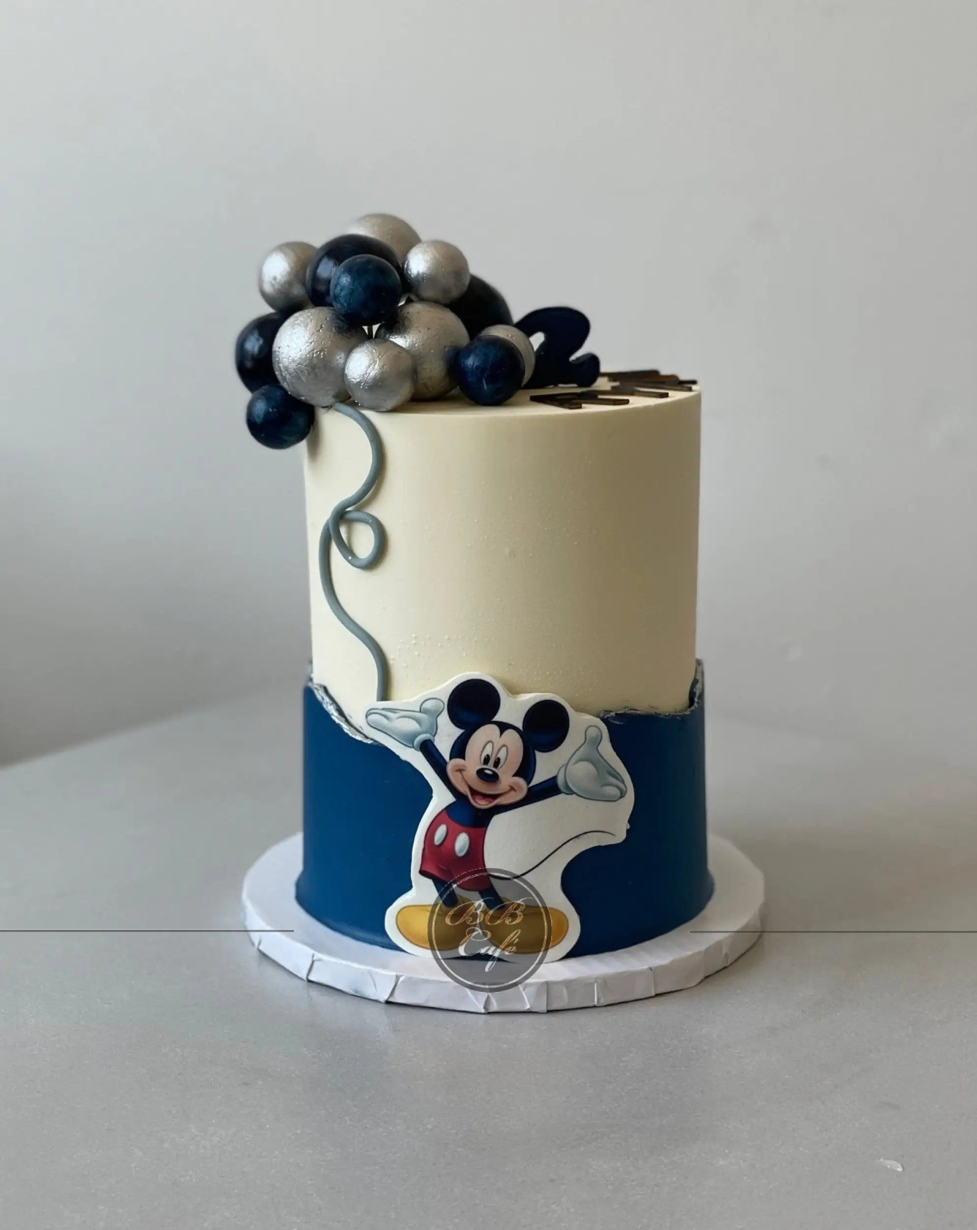 Mickey / minnie mouse edible print on buttercream - custom cake