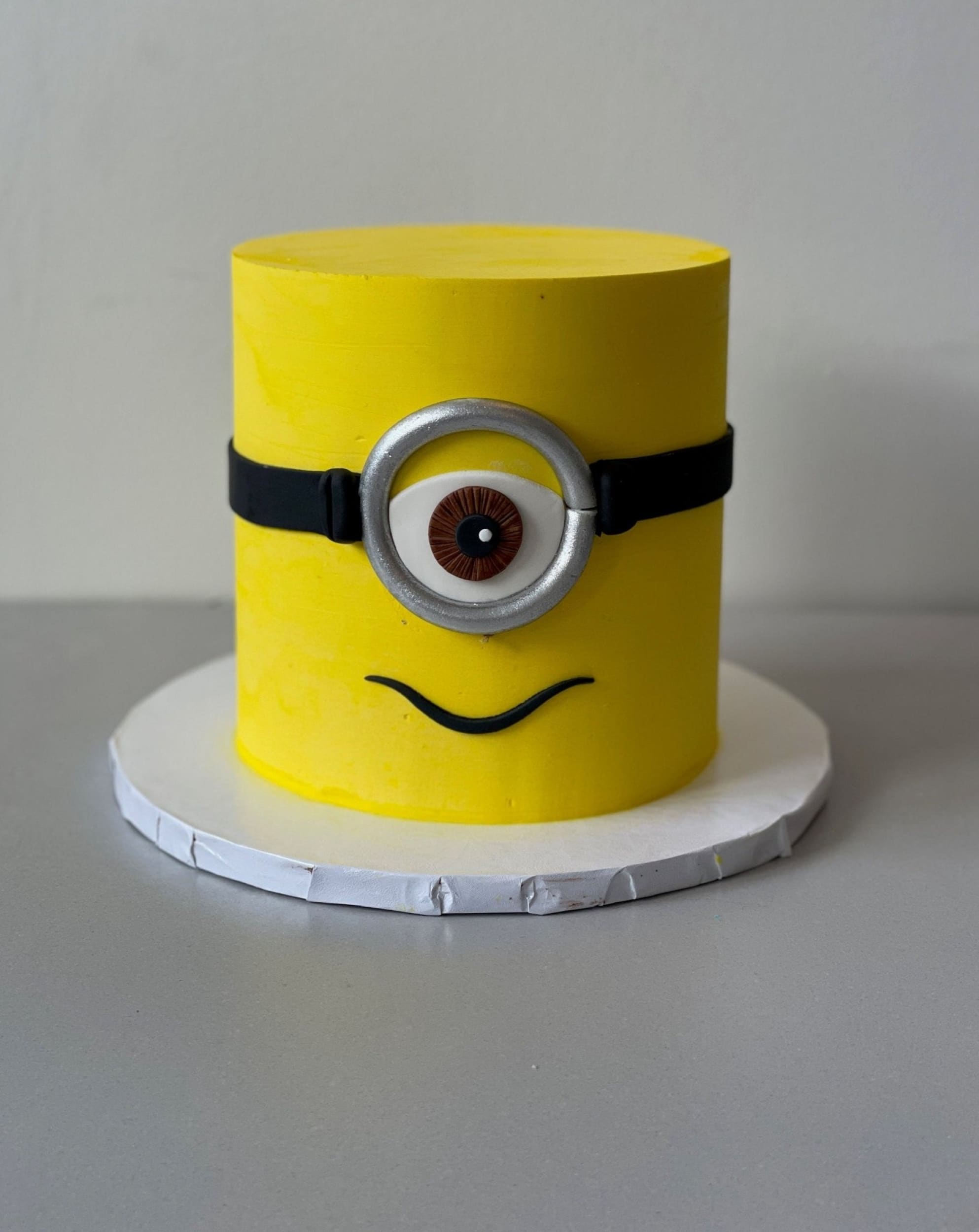Minion in buttercream - custom cake