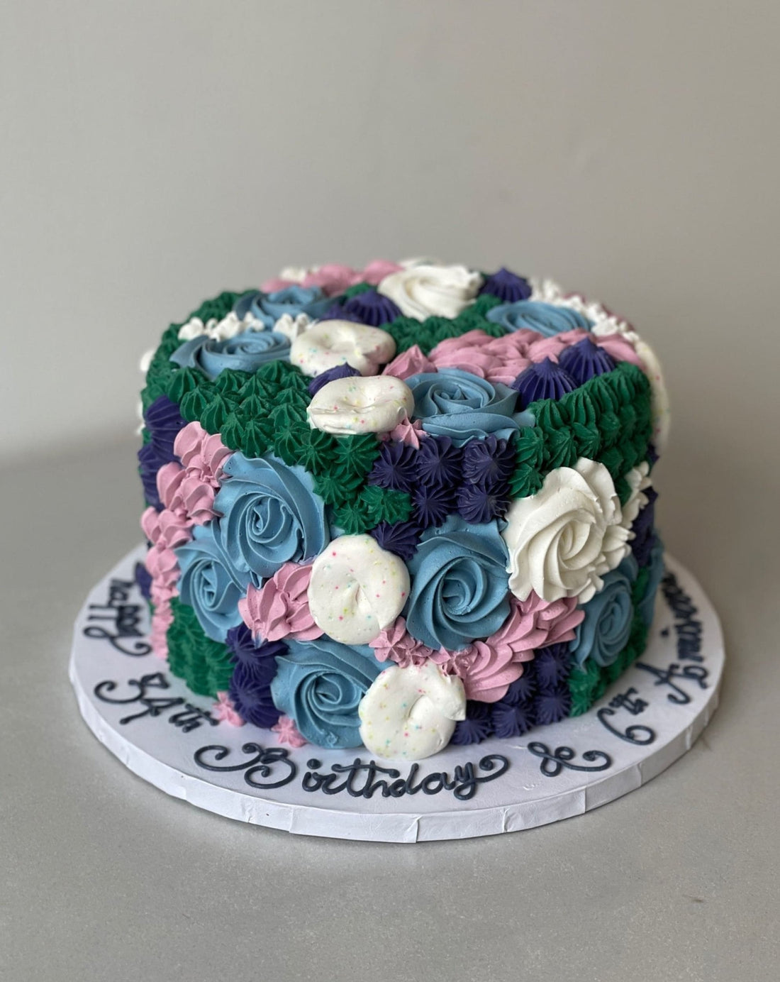 Mixed piping in whipped cream - custom cake