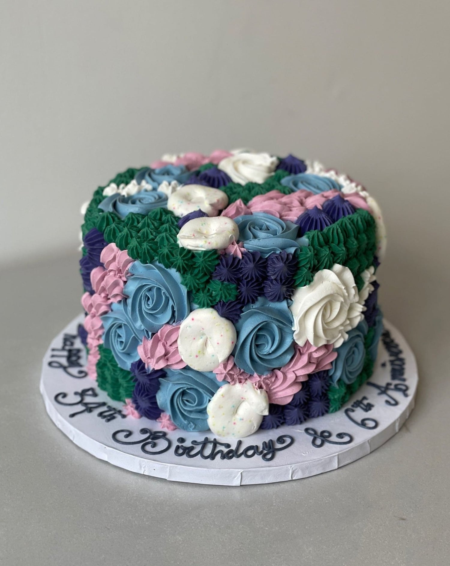 Mixed piping in whipped cream - custom cake