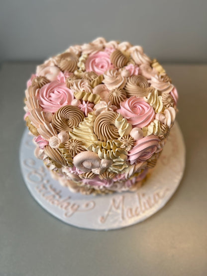 Mixed piping in whipped cream - custom cake