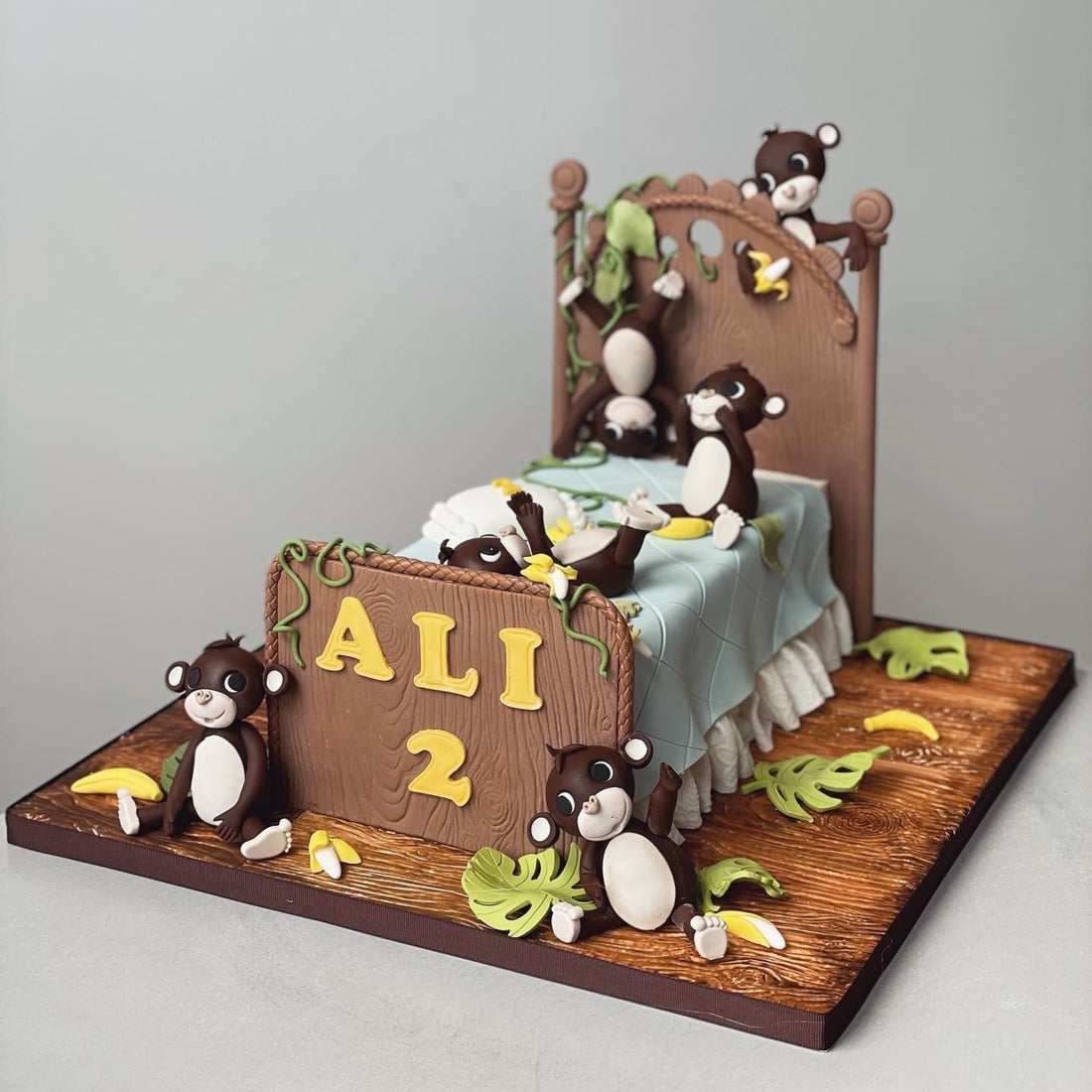 Monkeys jumping on the bed - custom cake