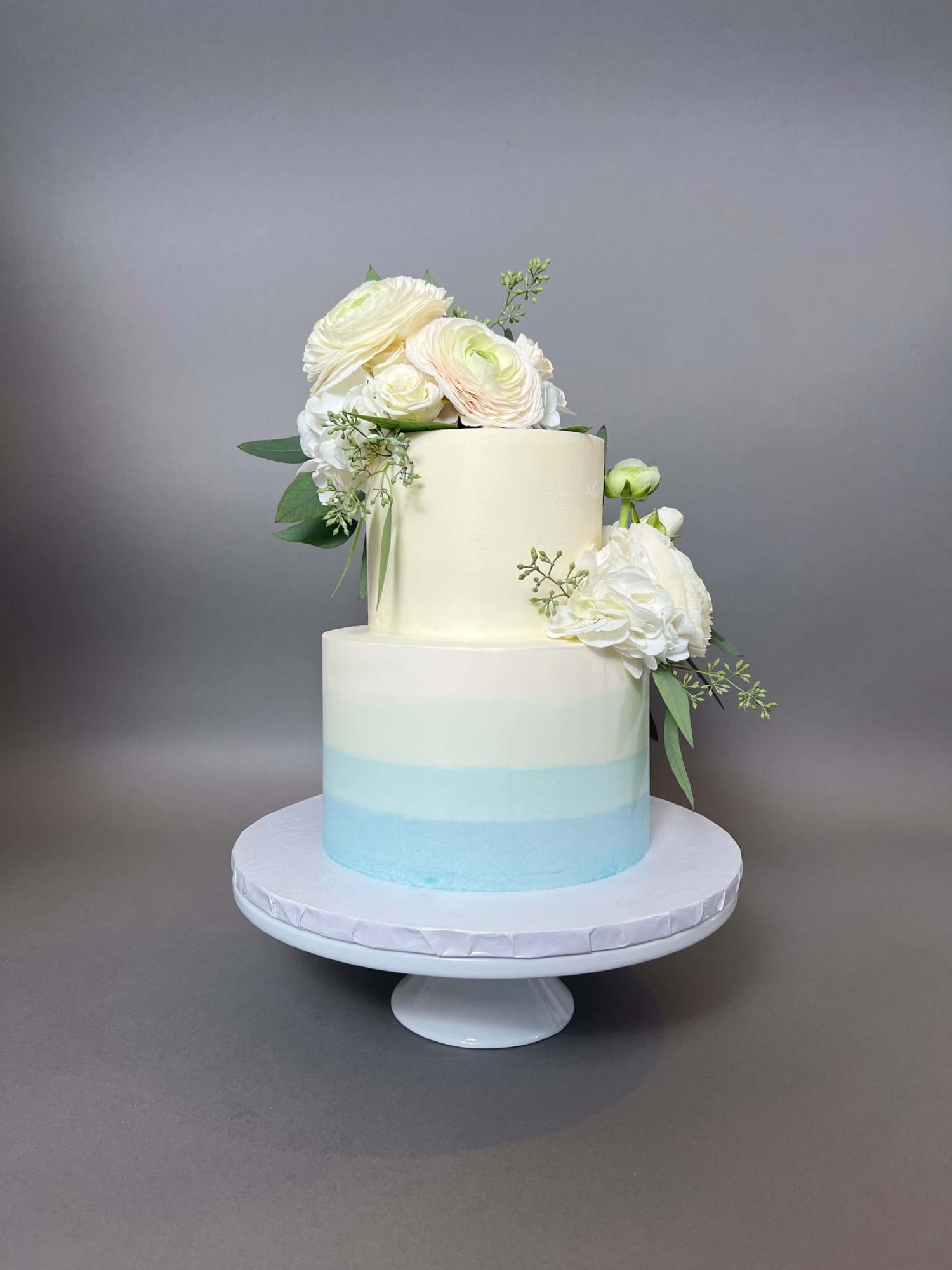Ombre buttercream &amp; fresh flowers - wedding cake