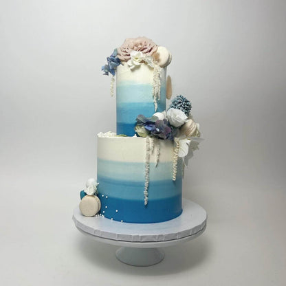 Ombre buttercream &amp; fresh flowers - wedding cake