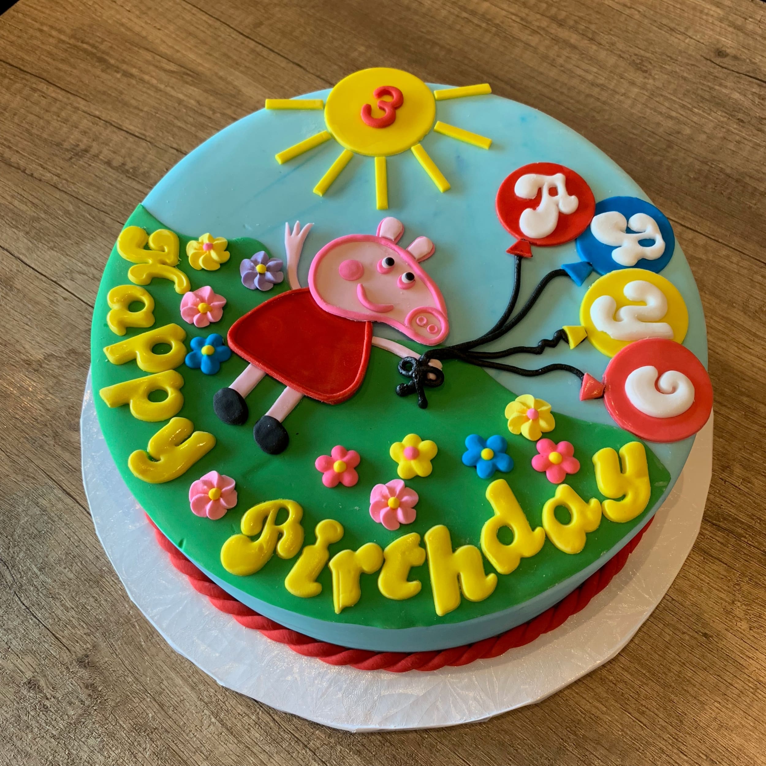 Peppa pig &amp; balloons - custom cake