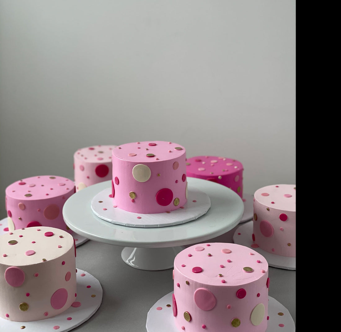 Polkadots on buttercream - custom cake