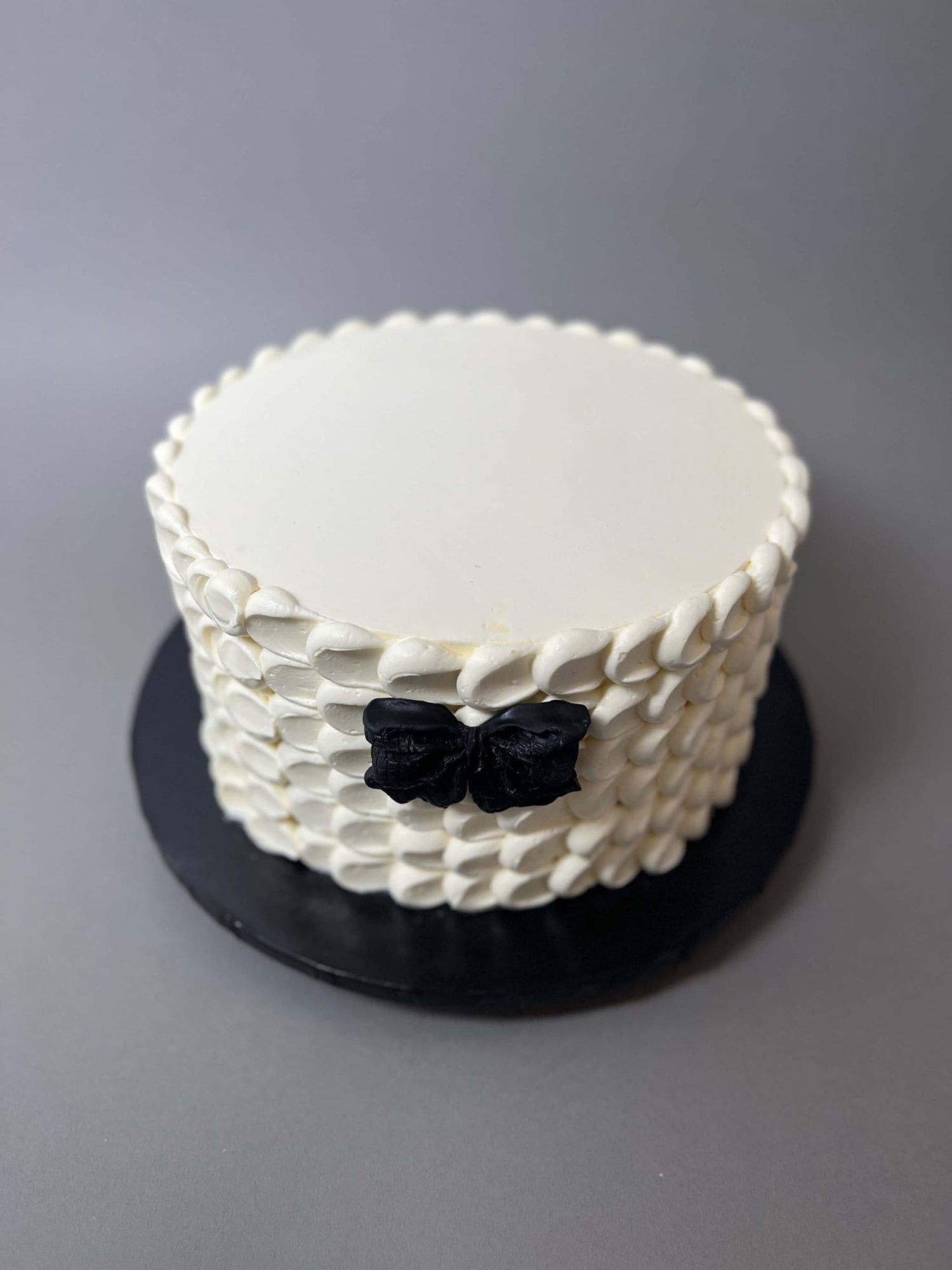 Pulled dots on buttercream - custom cake