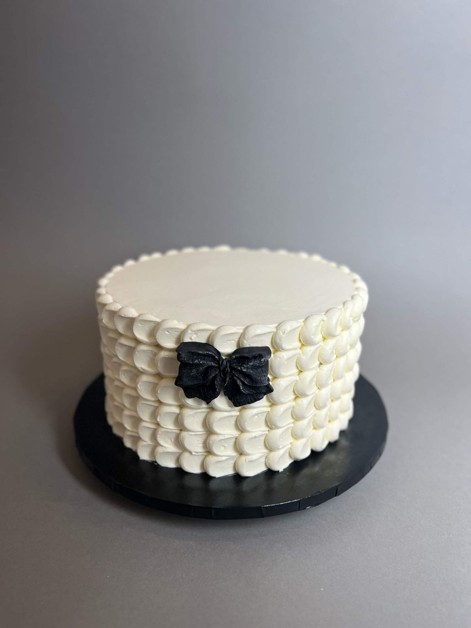Pulled dots on buttercream - custom cake