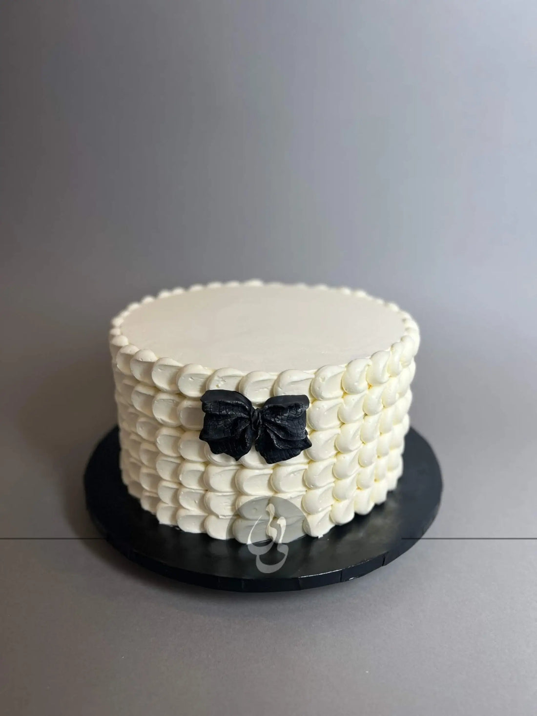 Pulled dots on buttercream - custom cake