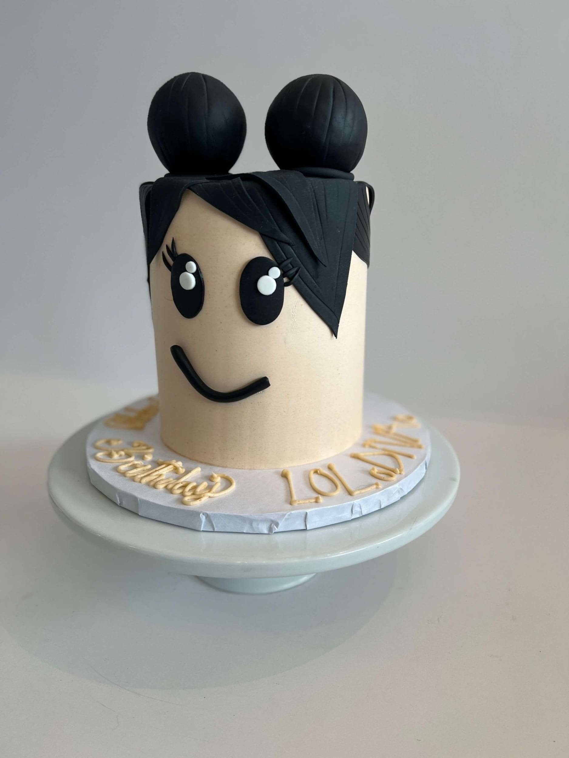 Robo character on buttercream - custom cake