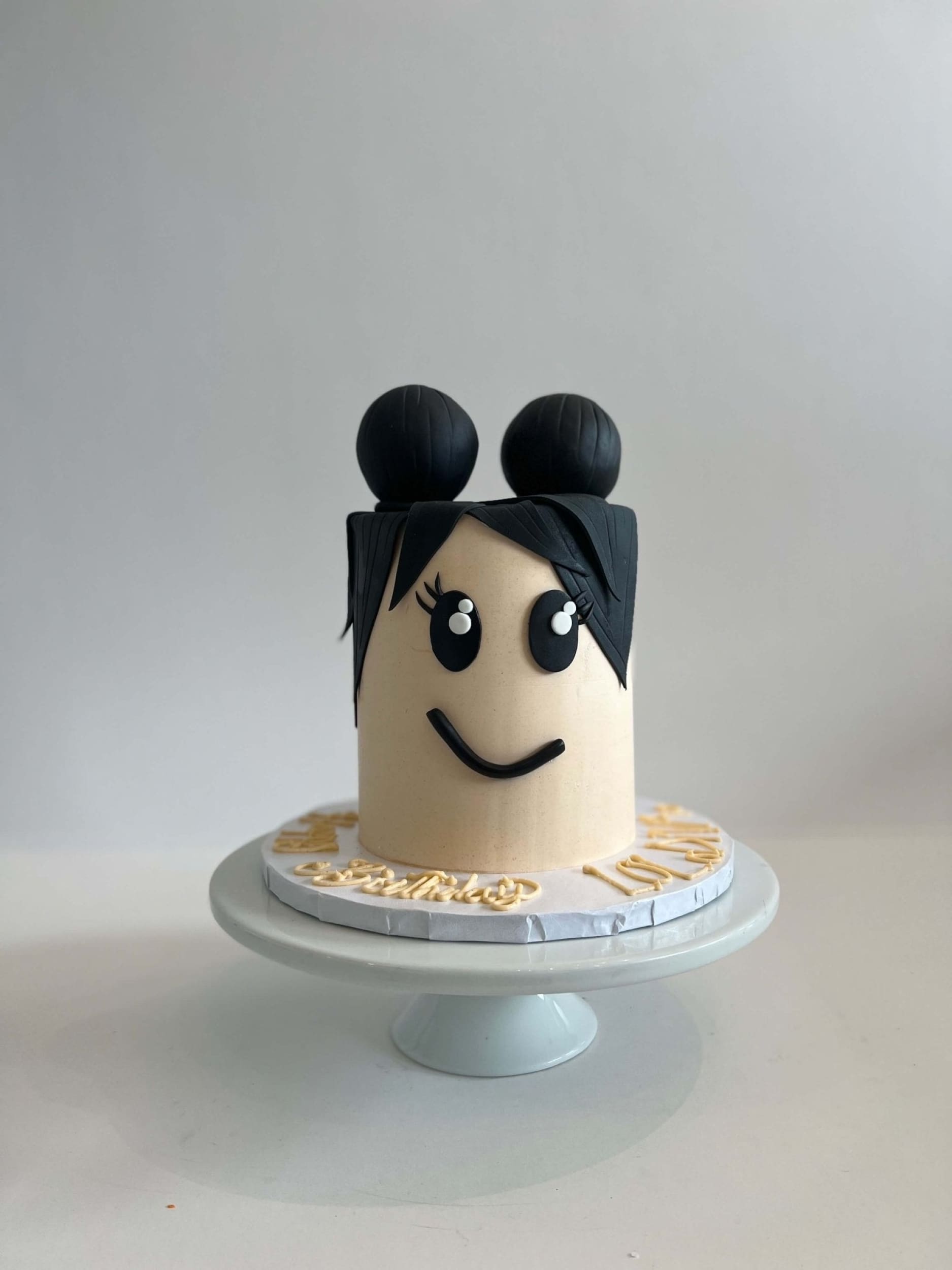 Robo character on buttercream - custom cake