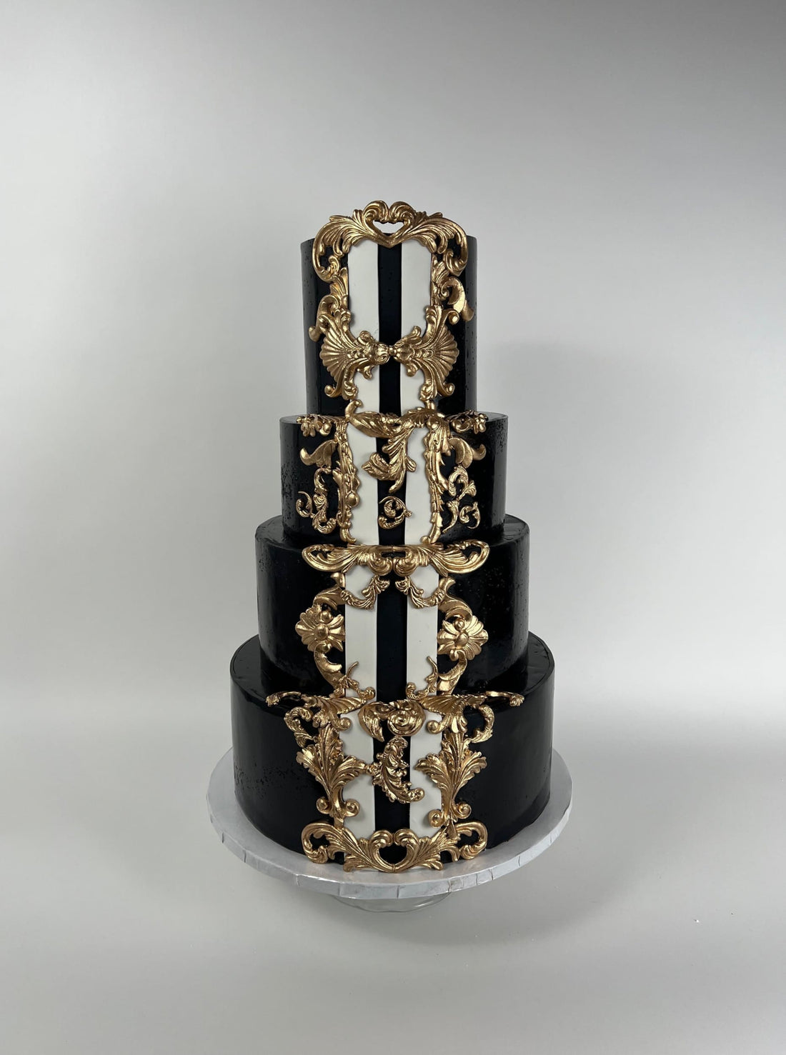 Royal pinstripe on fondant - wedding cake