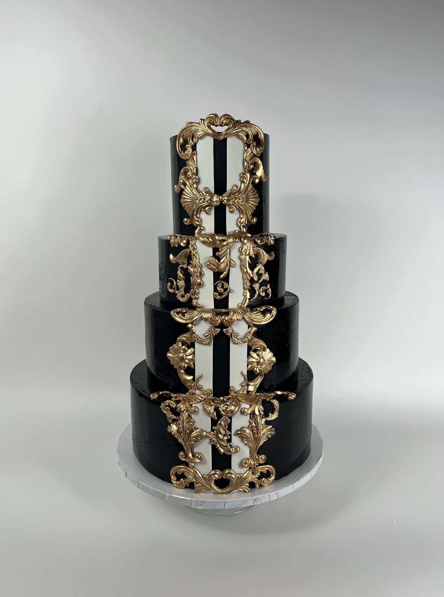 Royal pinstripe on fondant - wedding cake