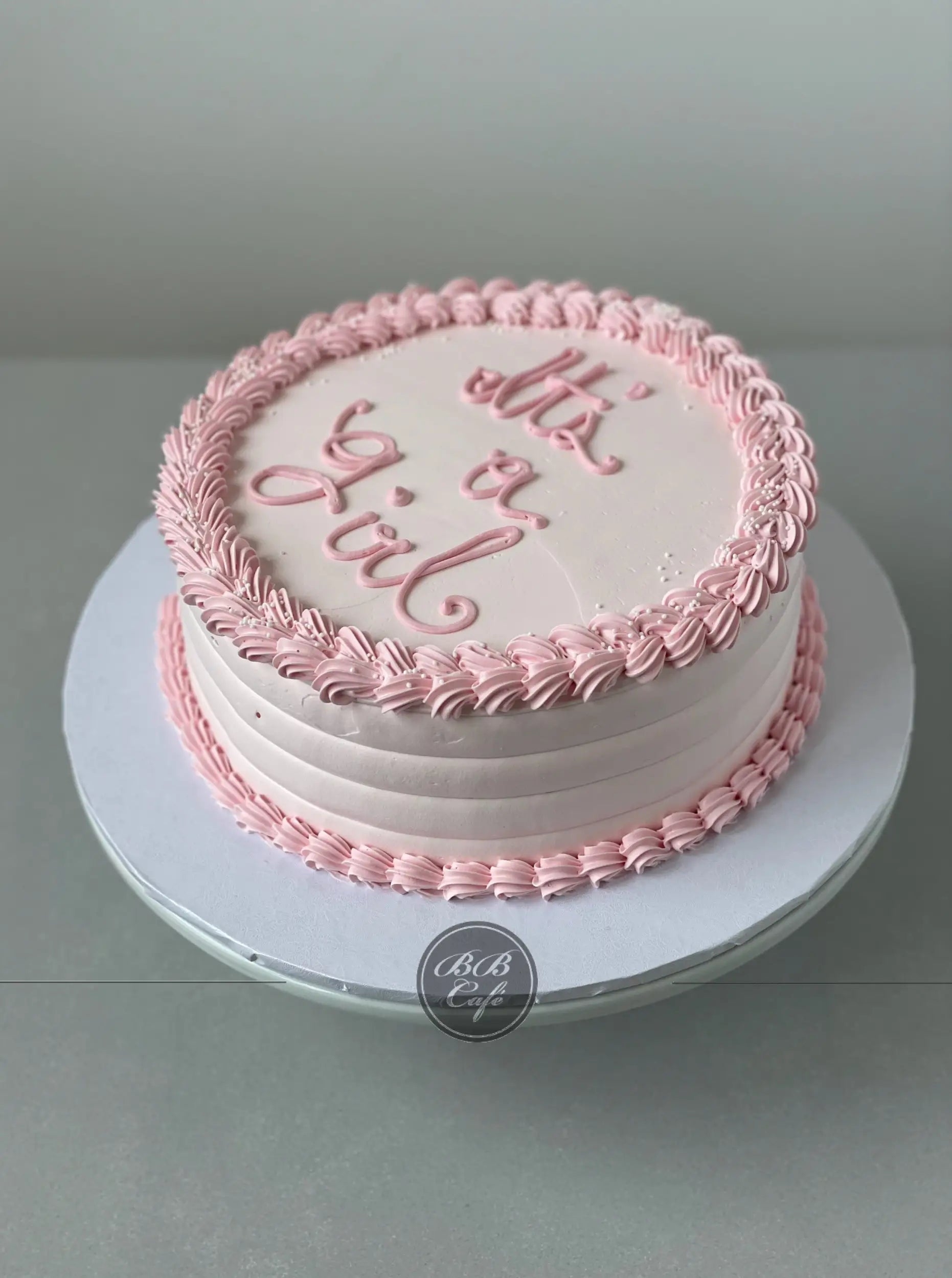 Simple piping on whipped cream - custom cake