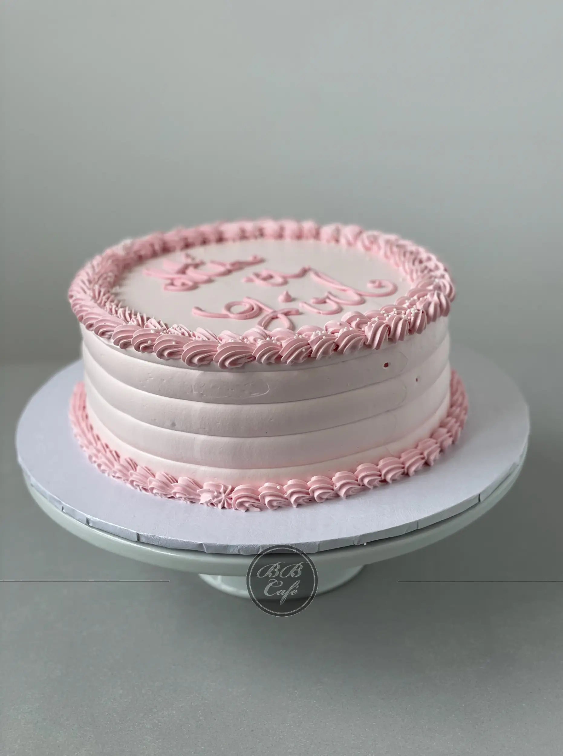 Simple piping on whipped cream - custom cake