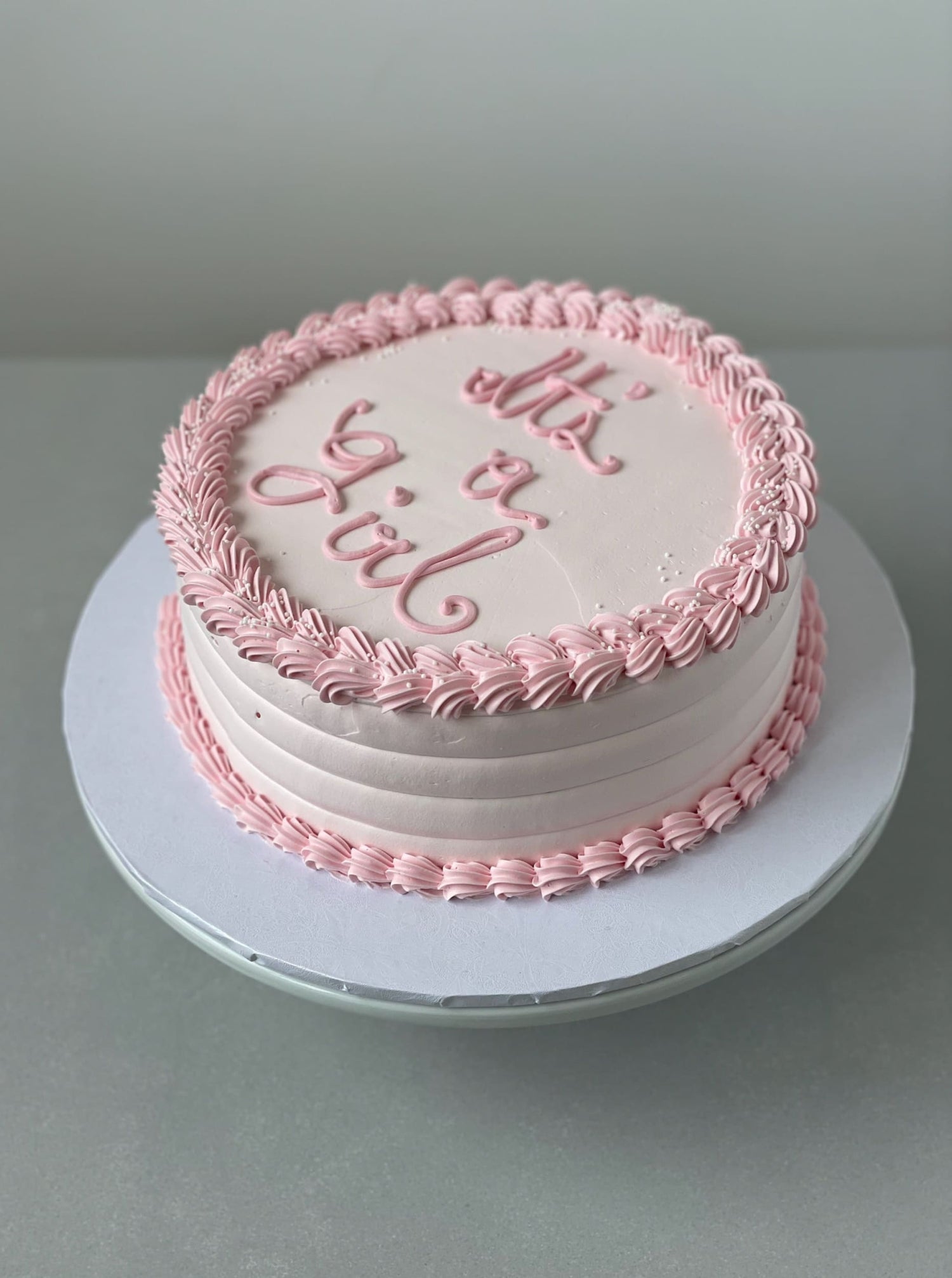 Simple piping on whipped cream - custom cake