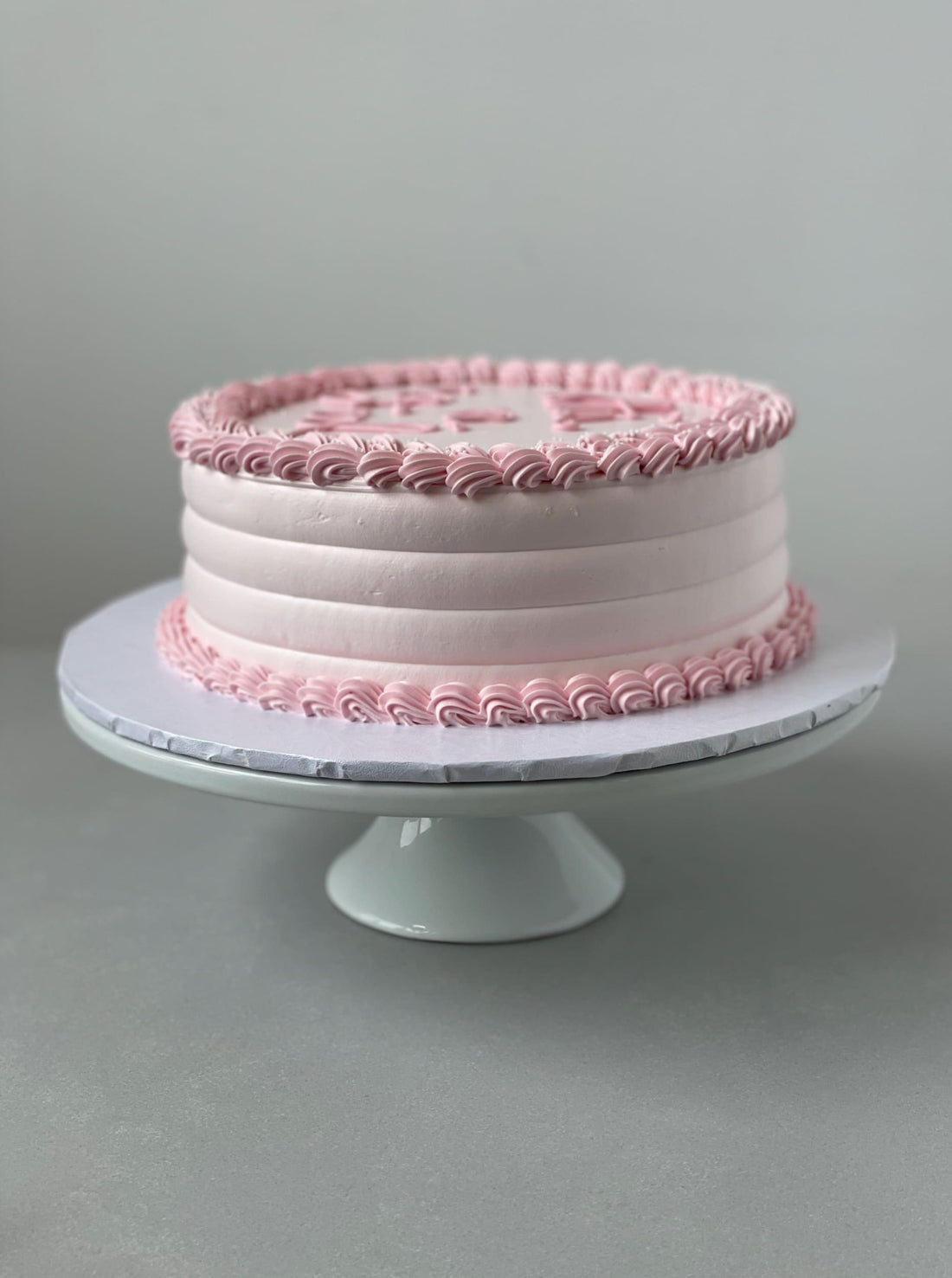 Simple piping on whipped cream - custom cake