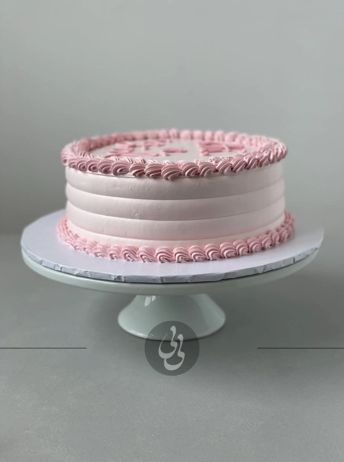 Simple piping on whipped cream - custom cake