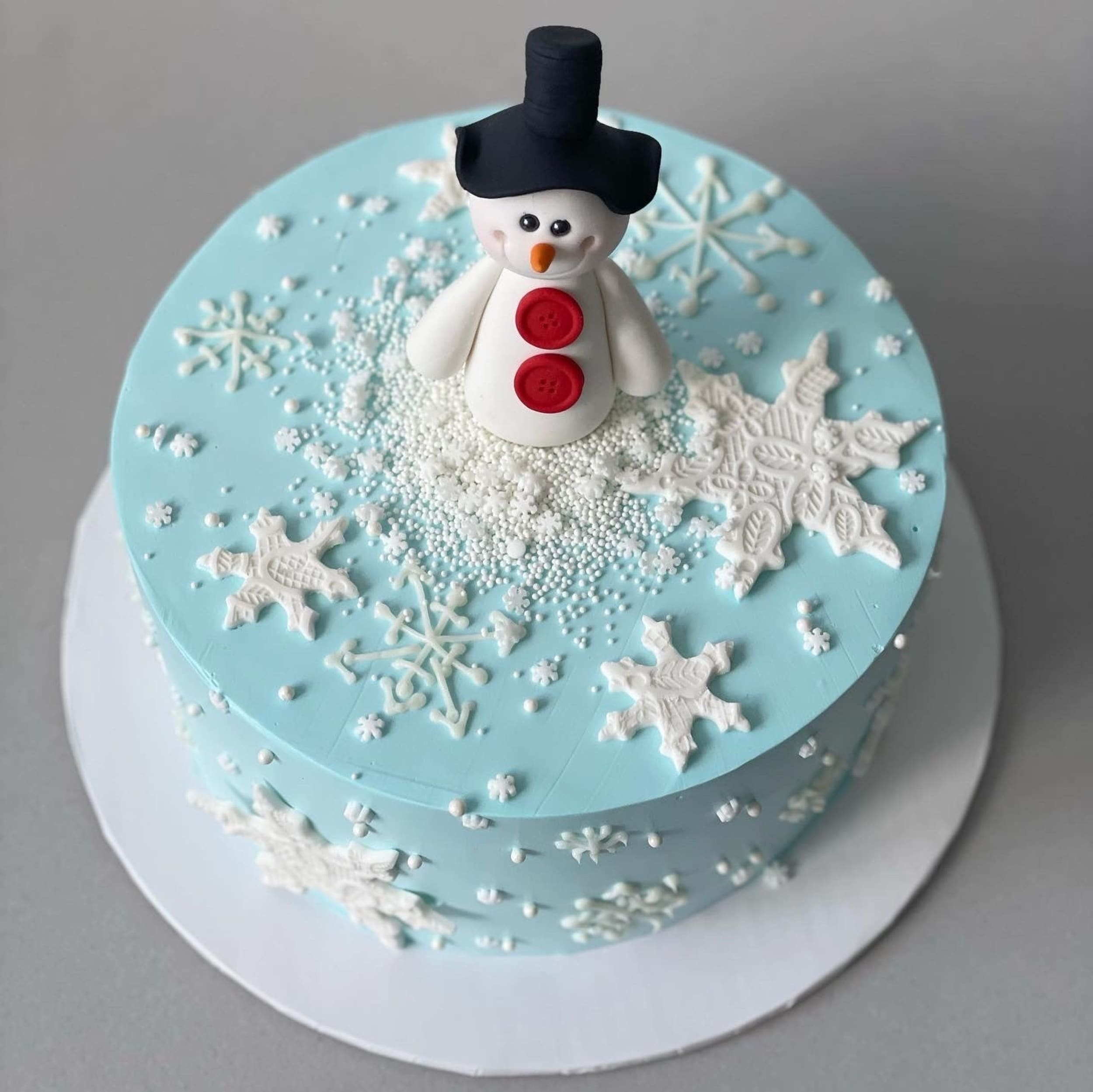 Snowman’s winter magic cake - custom cake