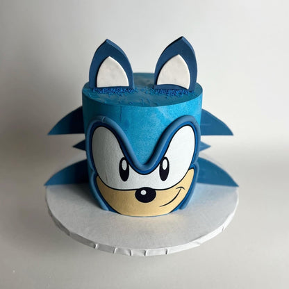 Sonic the hedgehog on buttercream - custom cake