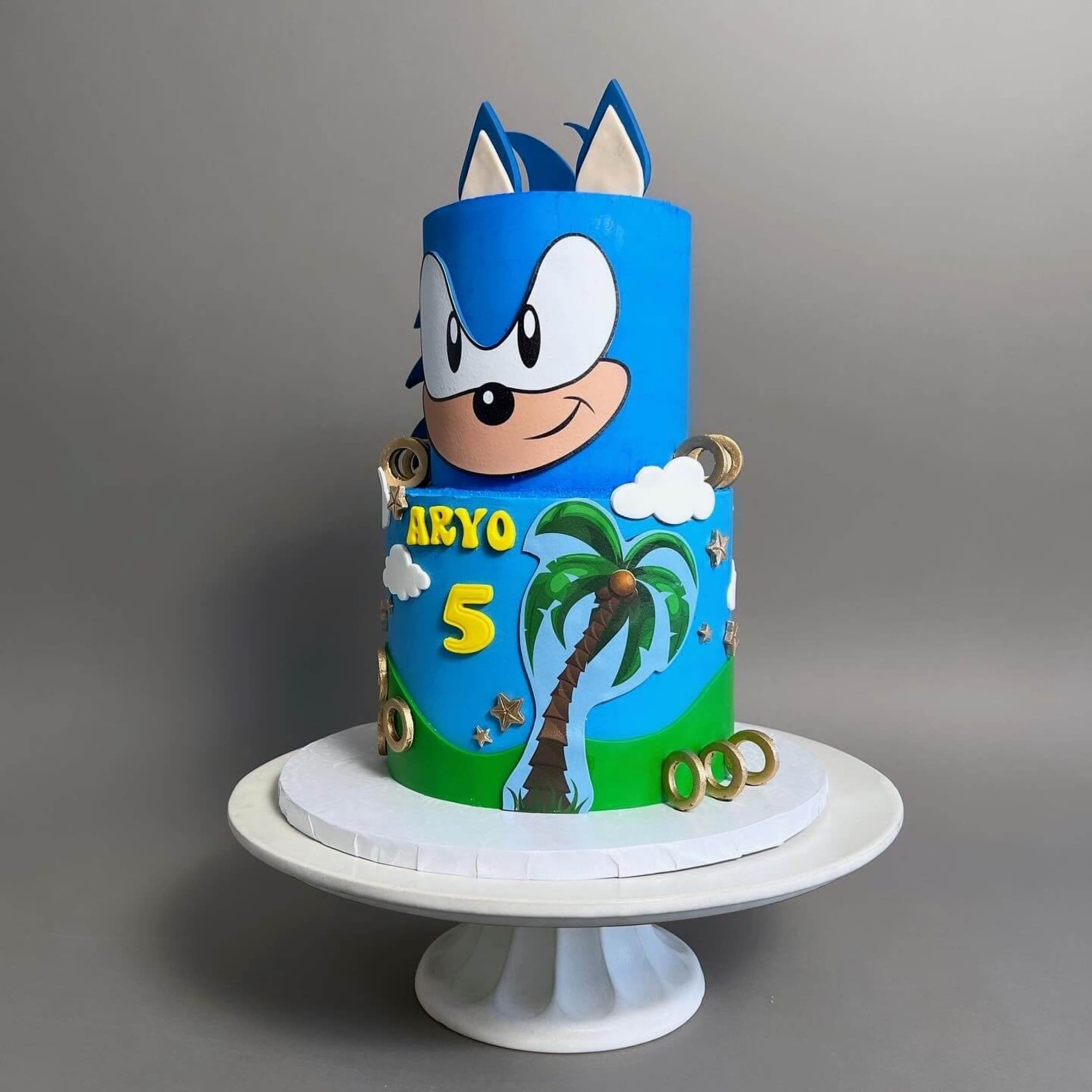 Sonic the hedgehog on buttercream - custom cake