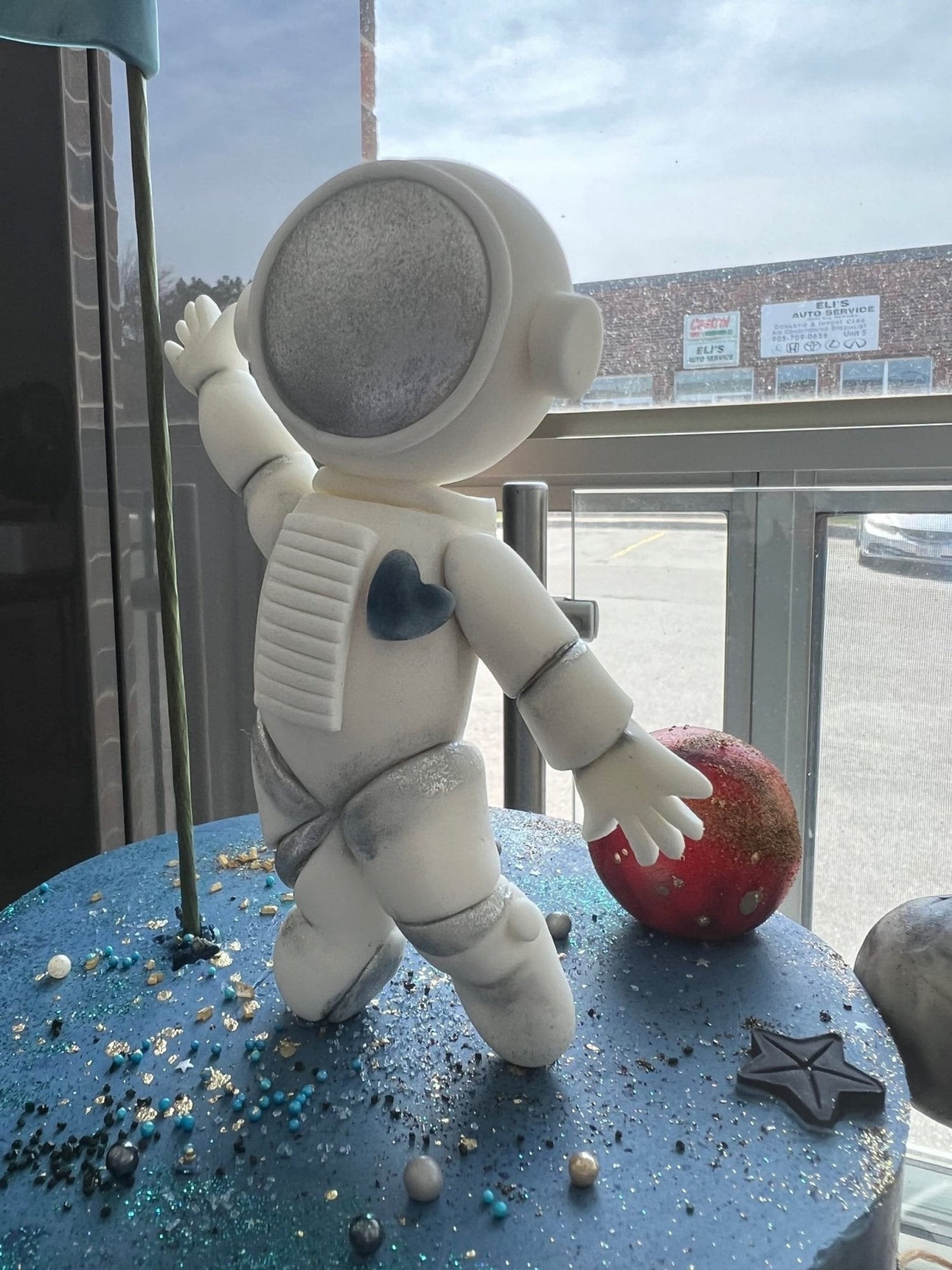 Space astronaut &amp; planets on buttercream - custom cake