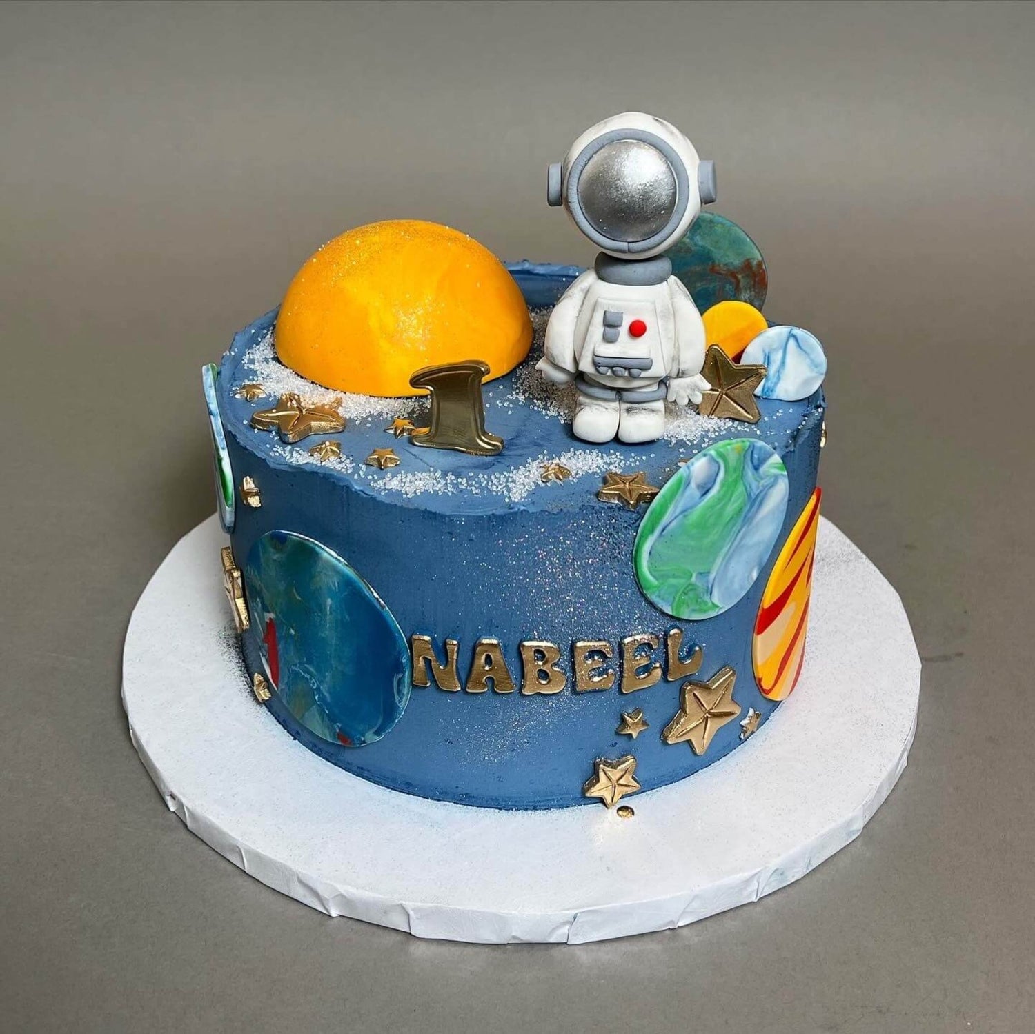 Space astronaut &amp; planets on buttercream - custom cake