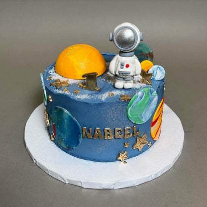 Space astronaut &amp; planets on buttercream - custom cake