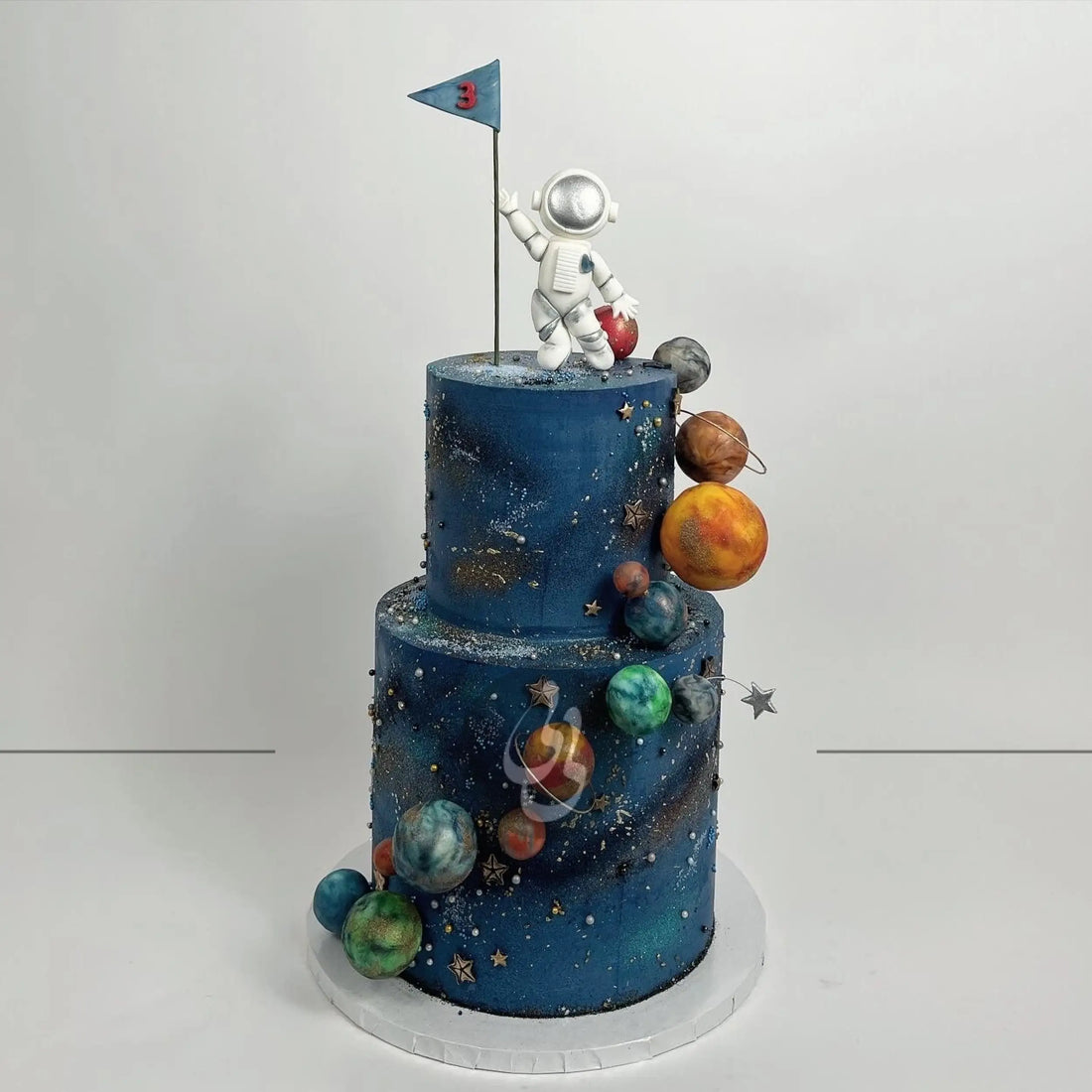 Space astronaut &amp; planets on buttercream - custom cake