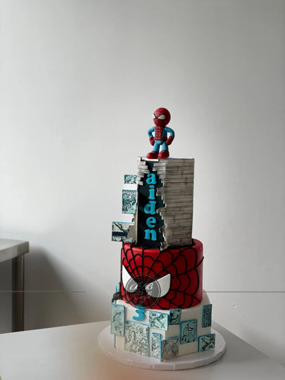 Spiderman superhero in fondant - custom cake